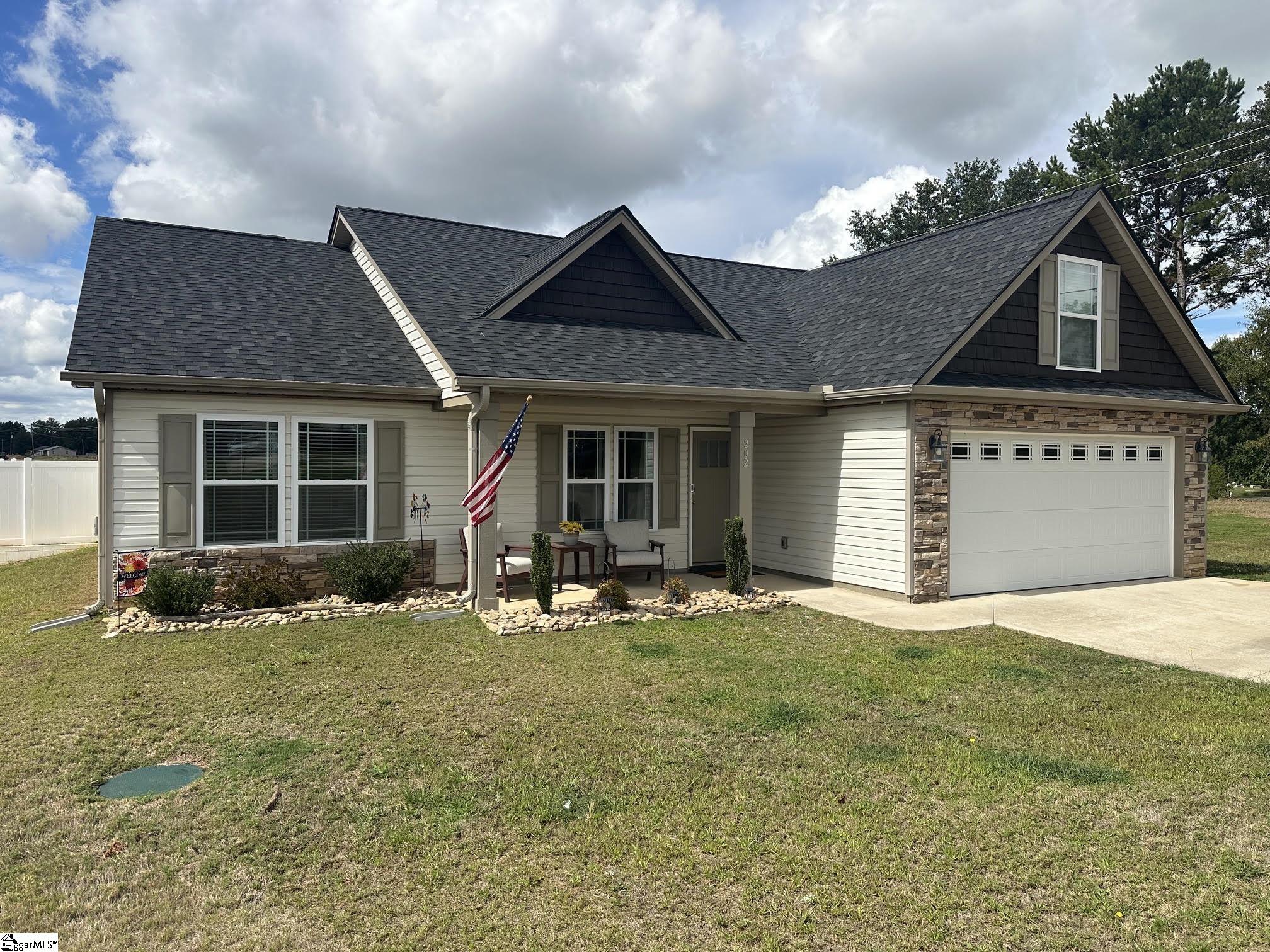 Photo 2 of Single family home for sale at 202 Rcthompson Rd, Chesnee, SC 29323 | MLS# 1605983 | Listing updated on 2026-10-07