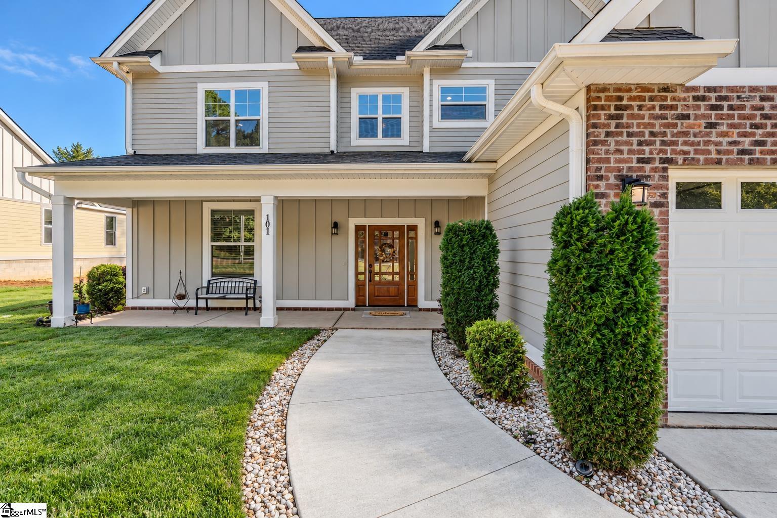 Photo 3 of Single family home for sale at 101 S Valley Ln, Greenville, SC 29611 | MLS# 1606001 | Listing updated on 2026-10-07