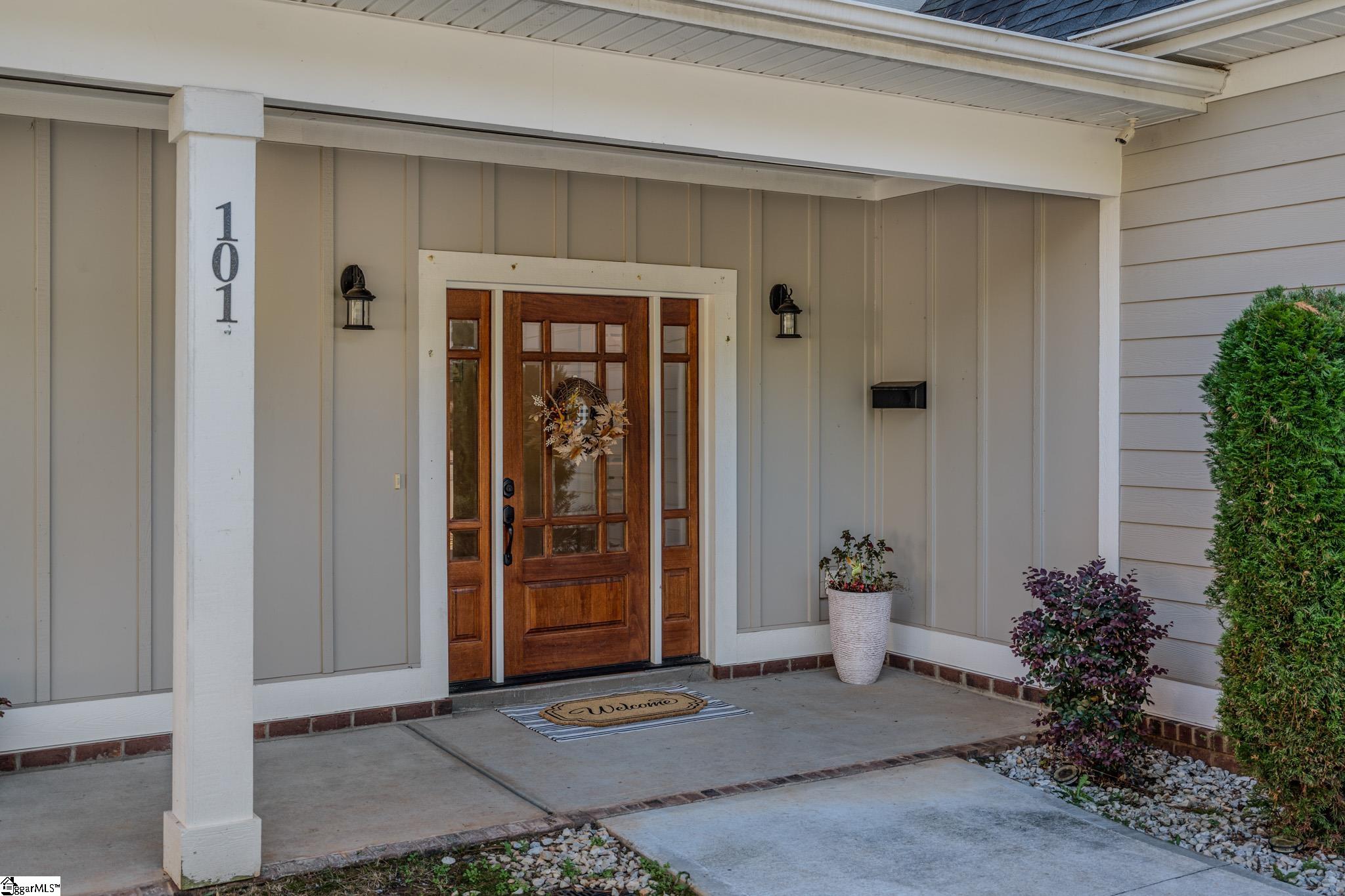 Photo 4 of Single family home for sale at 101 S Valley Ln, Greenville, SC 29611 | MLS# 1606001 | Listing updated on 2026-10-07