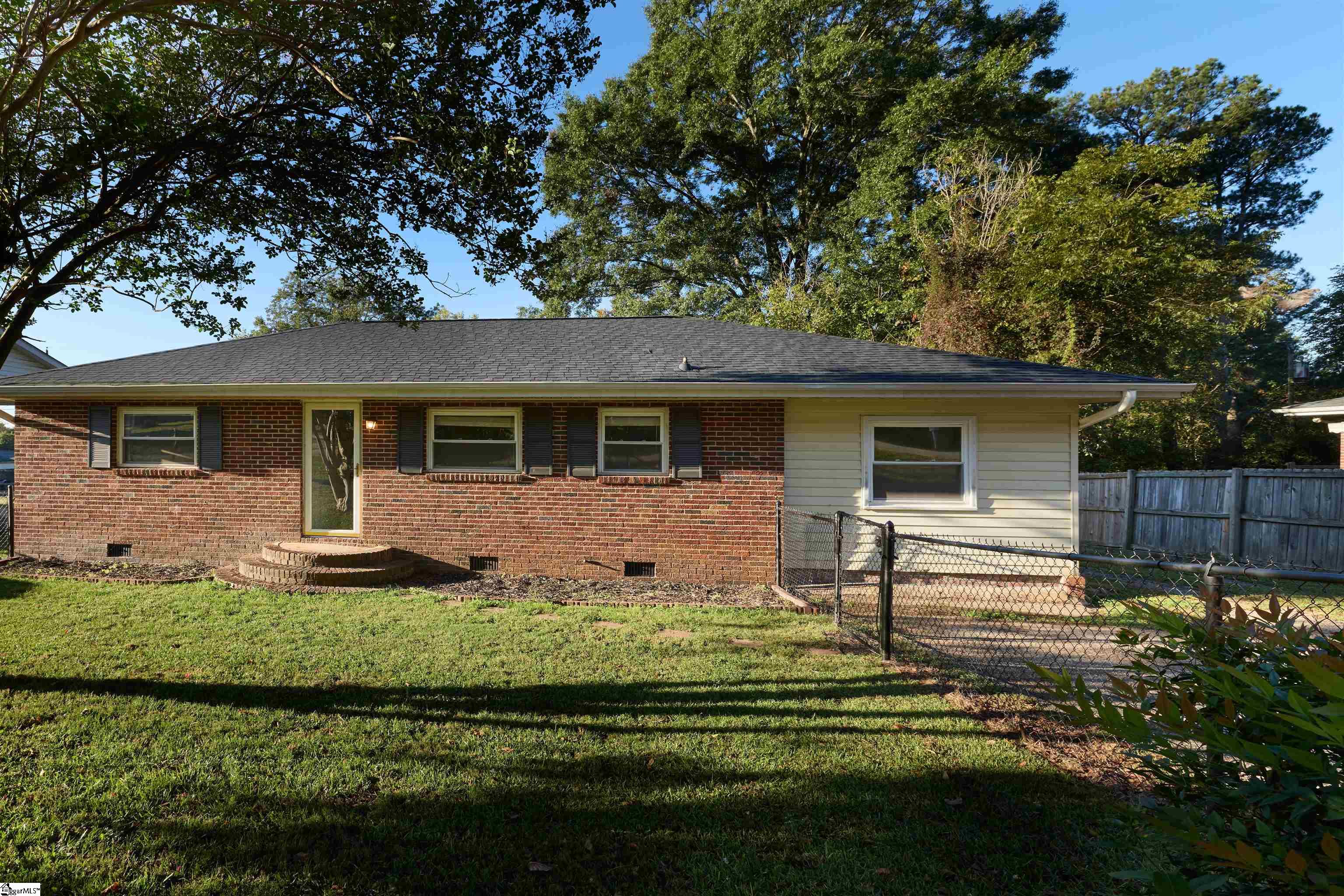 Photo 1 of Single family home for sale at 112 Lynn St, Greer, SC 29651 | MLS# 1606057 | Listing updated on 2026-10-07