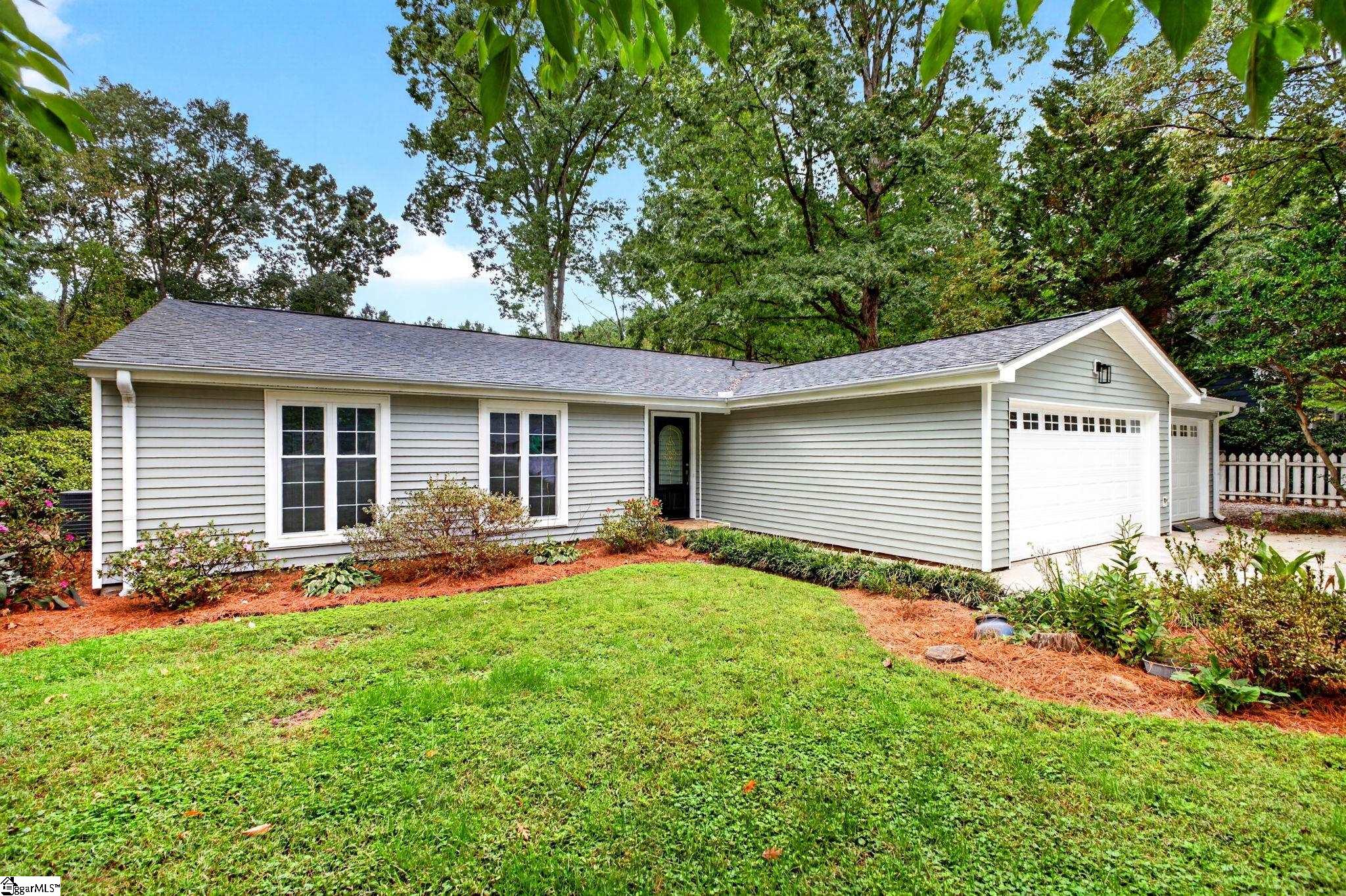Single family home for sale at 17 Woodharbor Dr, Taylors, SC 29687 | MLS# 1606065