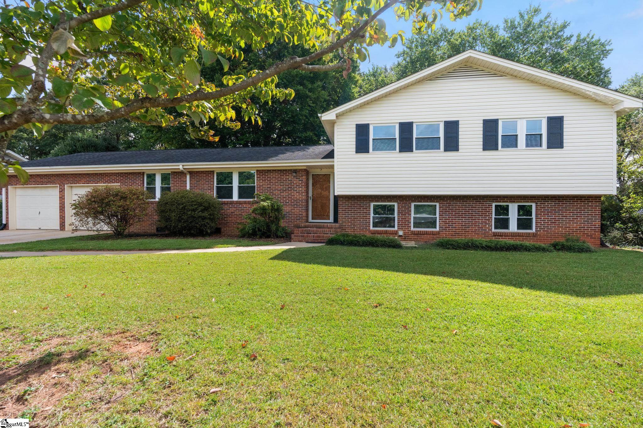 Photo 1 of Single family home for sale at 7 Dublin Ct, Greenville, SC 29615 | MLS# 1606081 | Listing updated on 2026-10-08