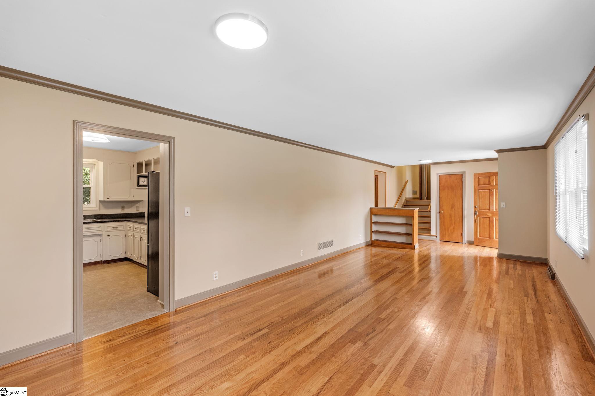 Photo 3 of Single family home for sale at 7 Dublin Ct, Greenville, SC 29615 | MLS# 1606081 | Listing updated on 2026-10-08