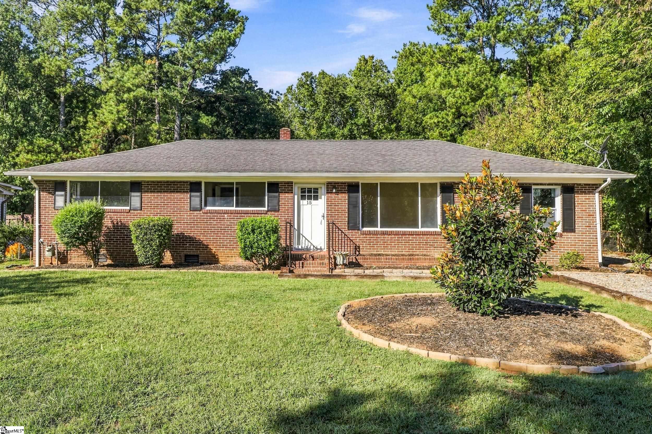 Photo 1 of Single family home for sale at 15 Knox St, Greenville, SC 29605 | MLS# 1606082 | Listing updated on 2026-10-08