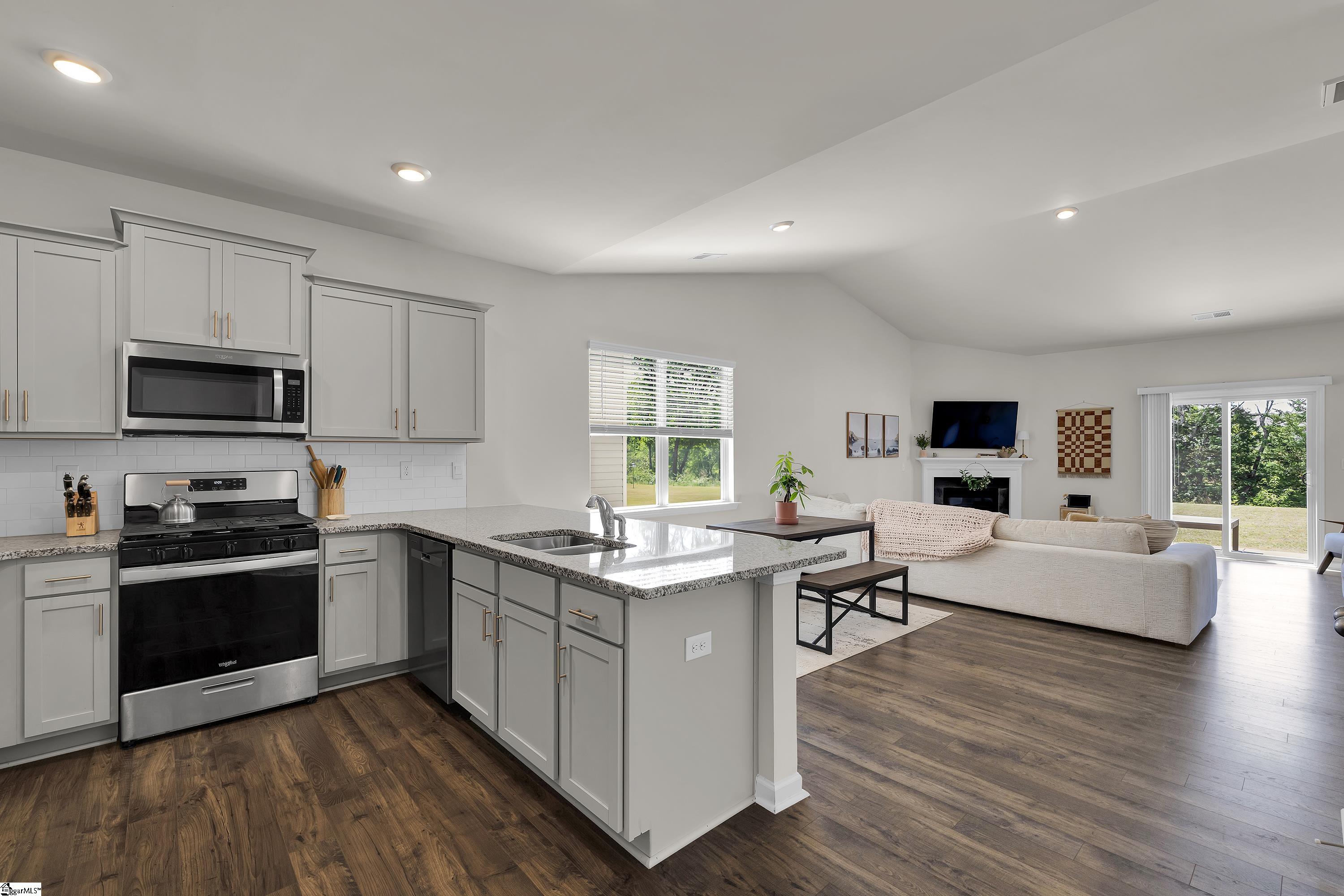 Photo 2 of Single family home for sale at 76 Oak Edge Ln, Greer, SC 29651 | MLS# 1606102 | Listing updated on 2026-10-08