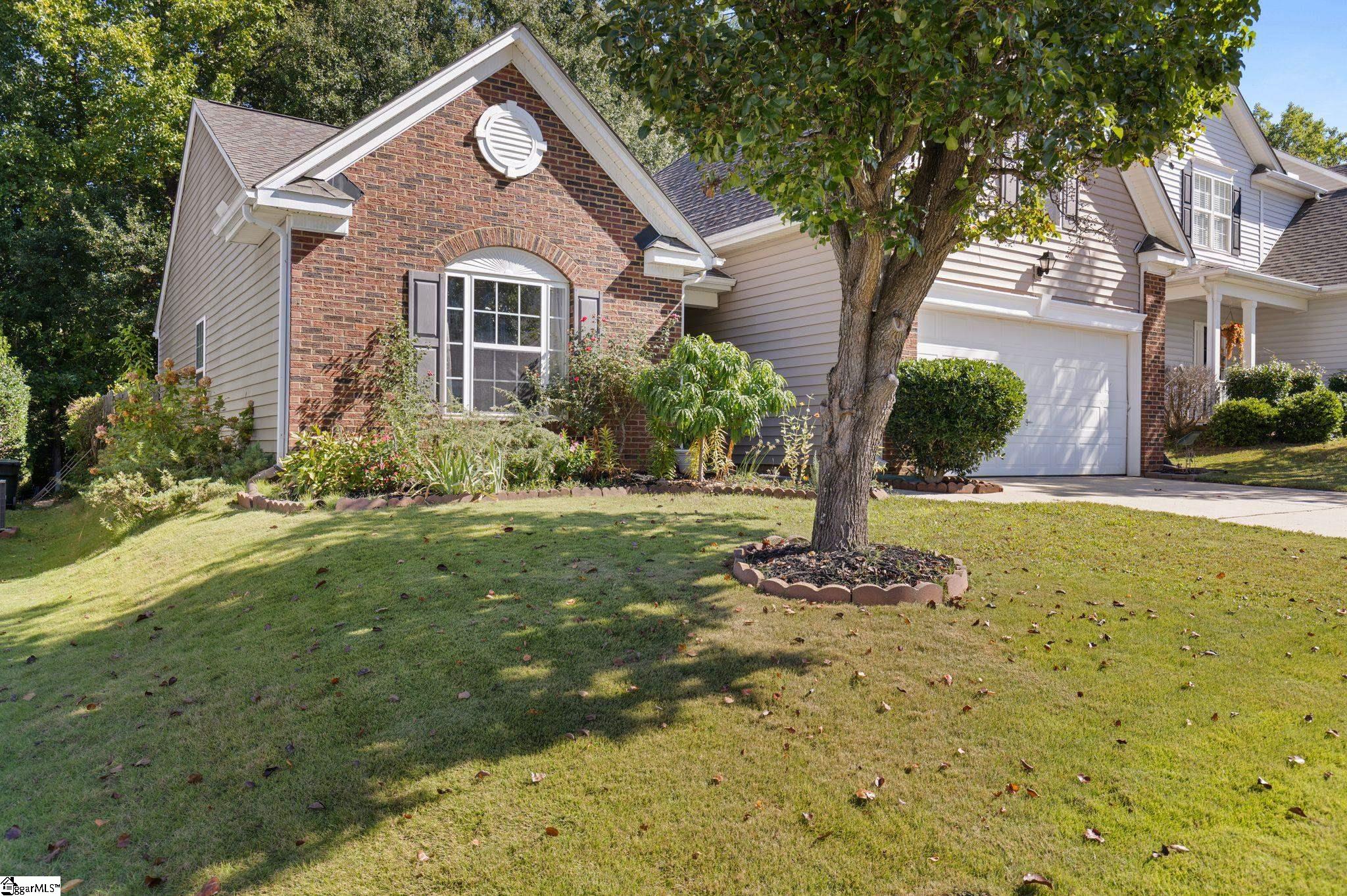 Photo 2 of Single family home for sale at 12 Knoll Ridge Dr, Greer, SC 29650 | MLS# 1606125 | Listing updated on 2026-10-08