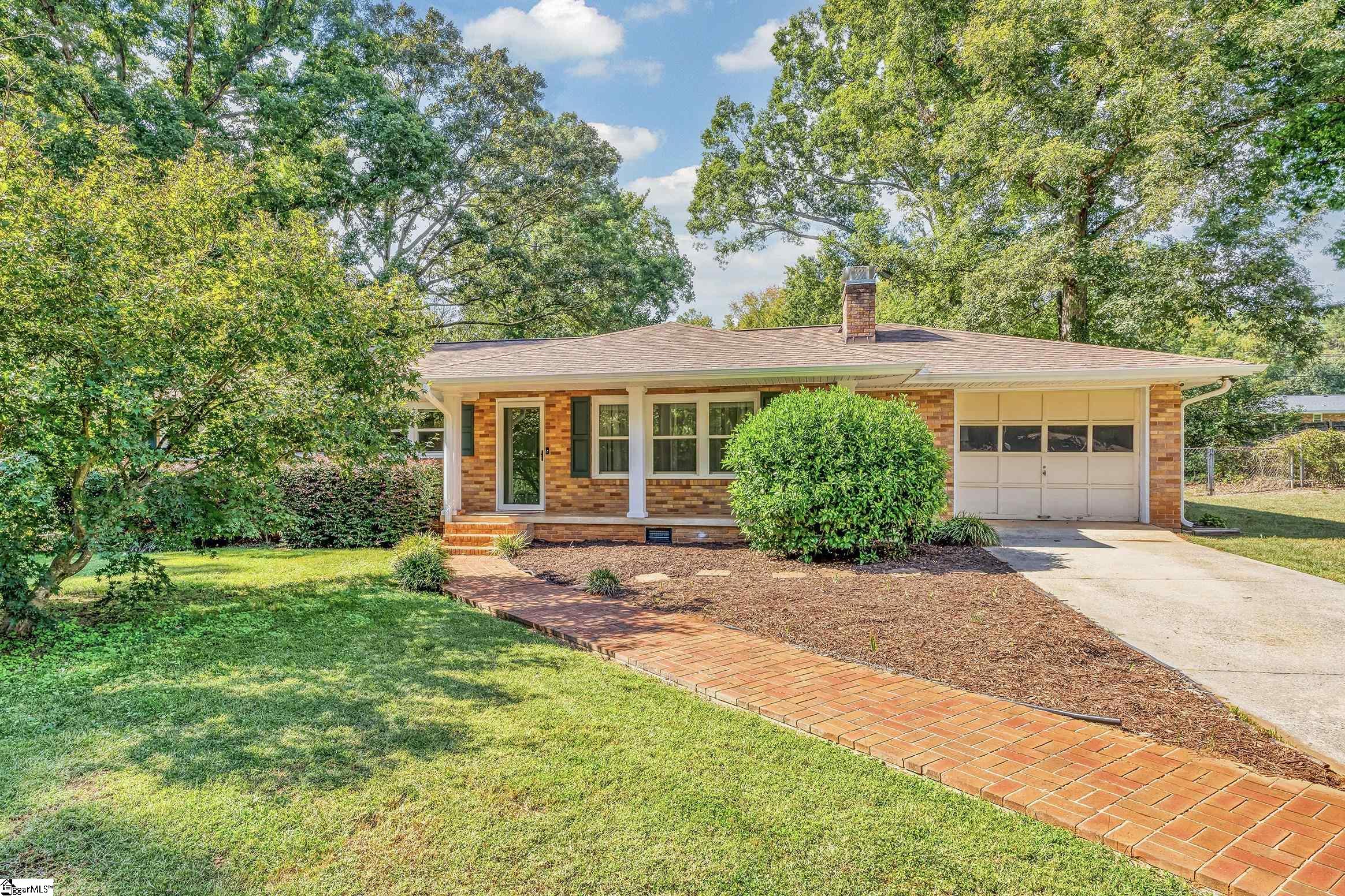 Single family home for sale at 204 Brk Forest Dr, Anderson, SC 29621 | MLS# 1606138