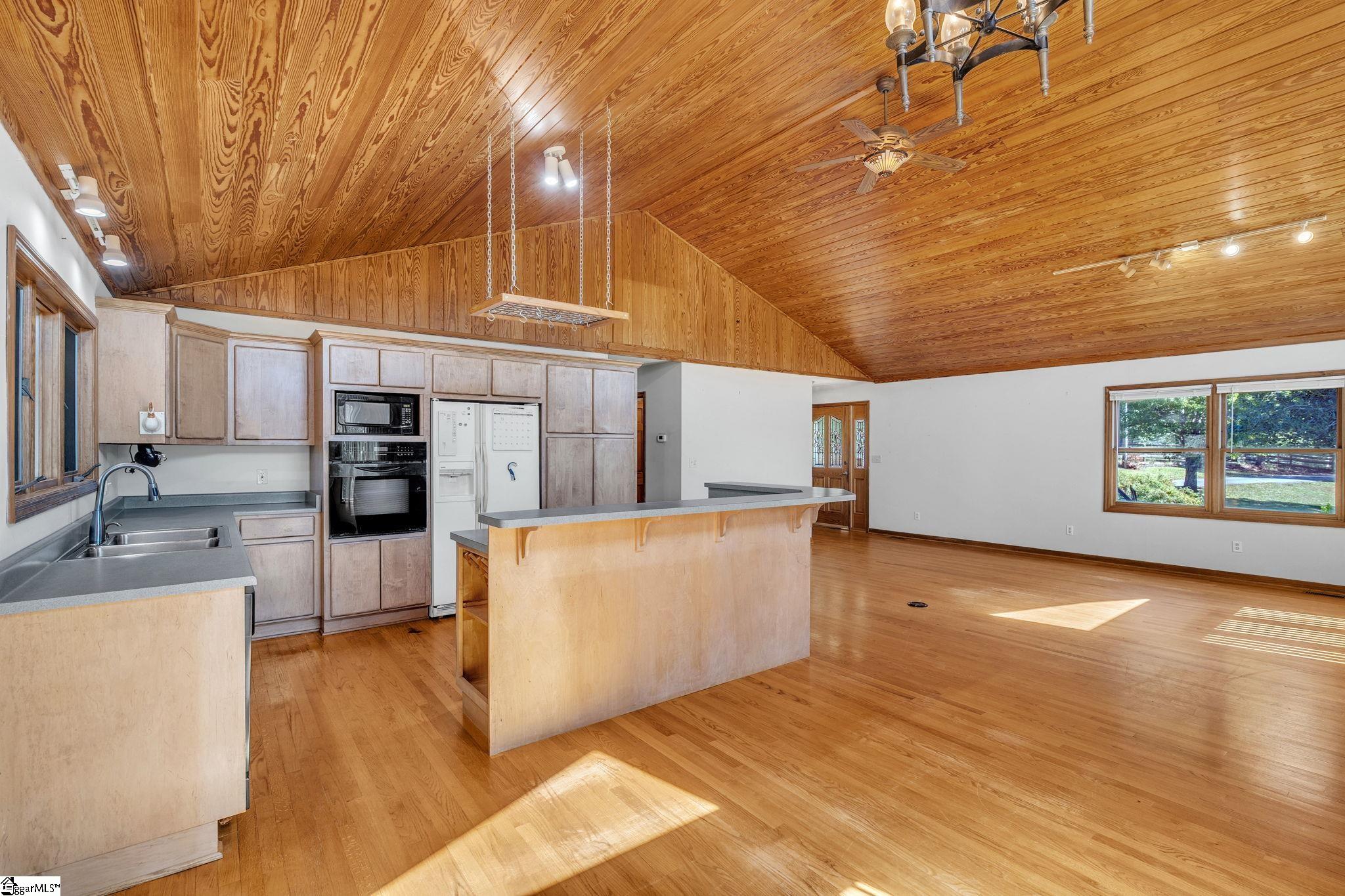Photo 4 of Single family home for sale at 375 Loop Rd, Campobello, SC 29322 | MLS# 1606566 | Listing updated on 2026-10-14