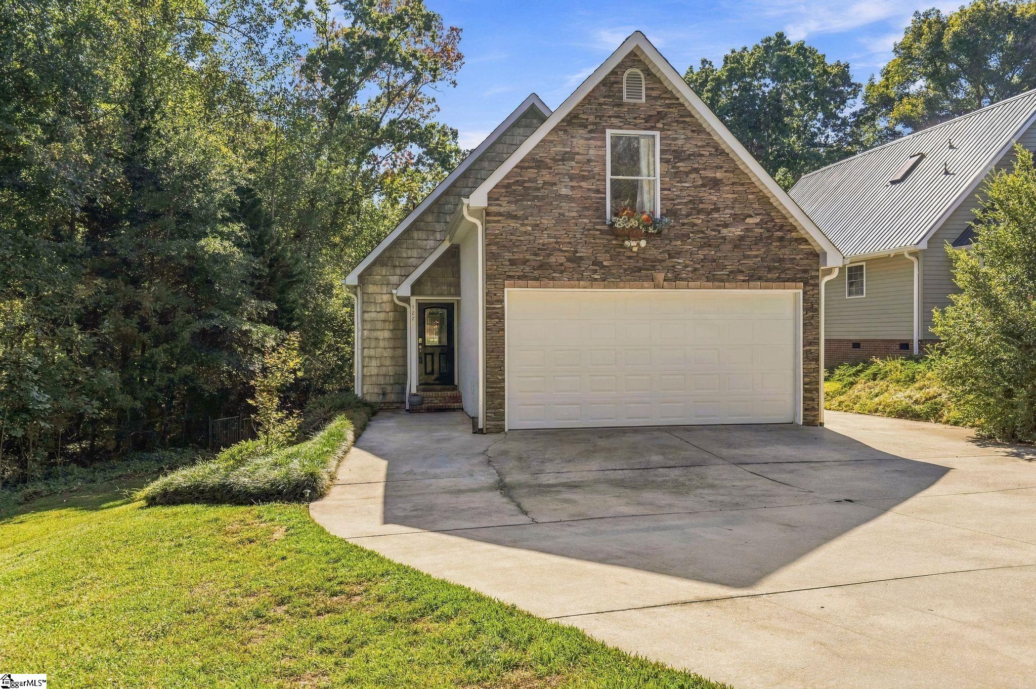 Photo 1 of Single family home for sale at 127 Fields Ave, Anderson, SC 29625 | MLS# 1606758 | Listing updated on 2026-10-16
