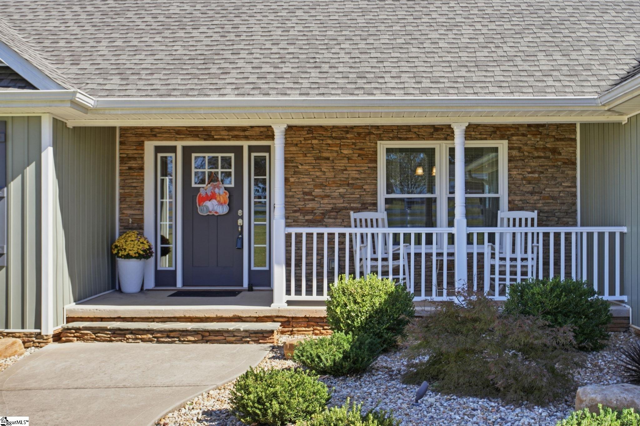 Photo 3 of Single family home for sale at 484 Carriage Gate Dr, Wellford, SC 29385 | MLS# 1607051 | Listing updated on 2026-10-19