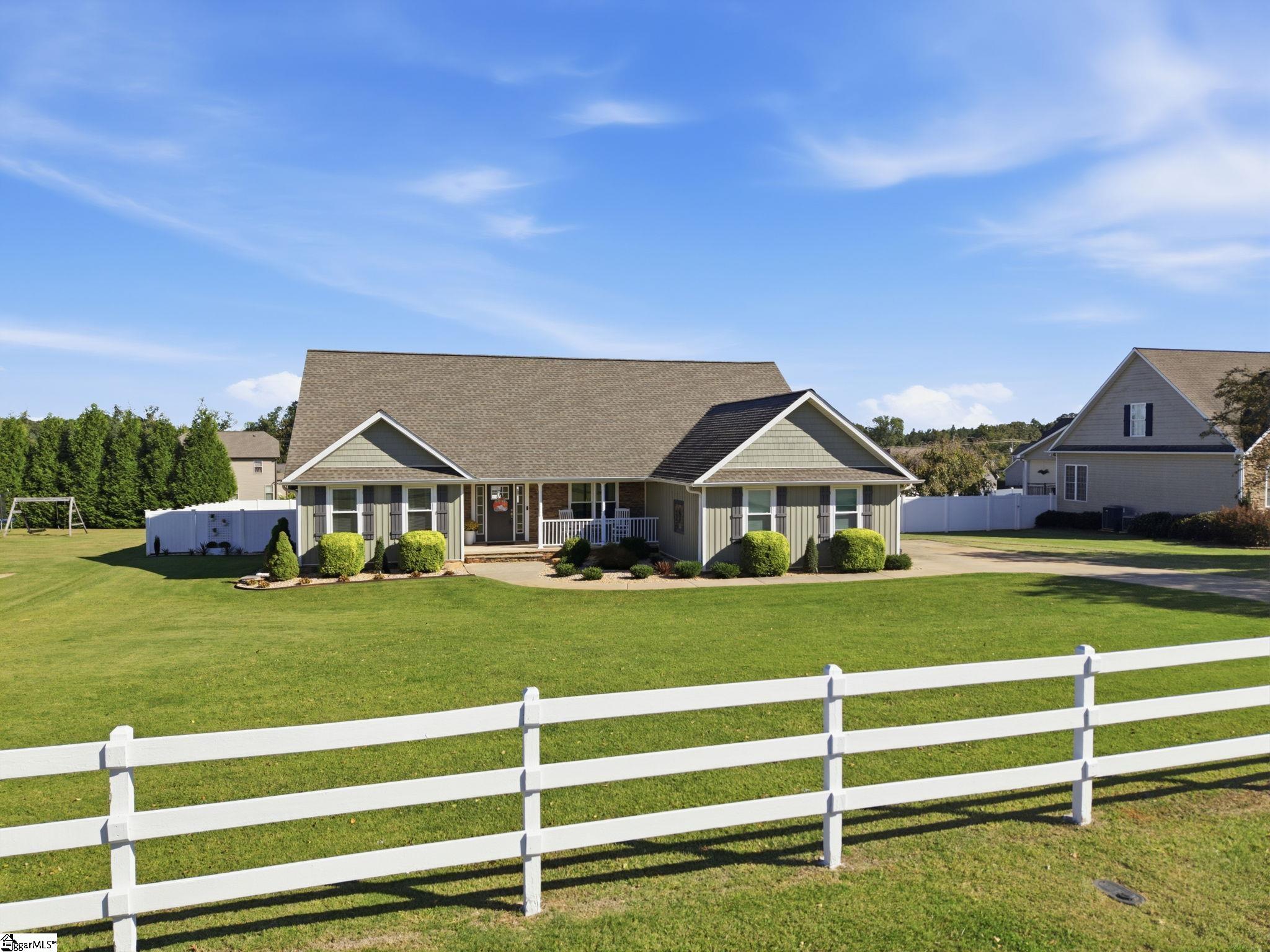 Photo 4 of Single family home for sale at 484 Carriage Gate Dr, Wellford, SC 29385 | MLS# 1607051 | Listing updated on 2026-10-19