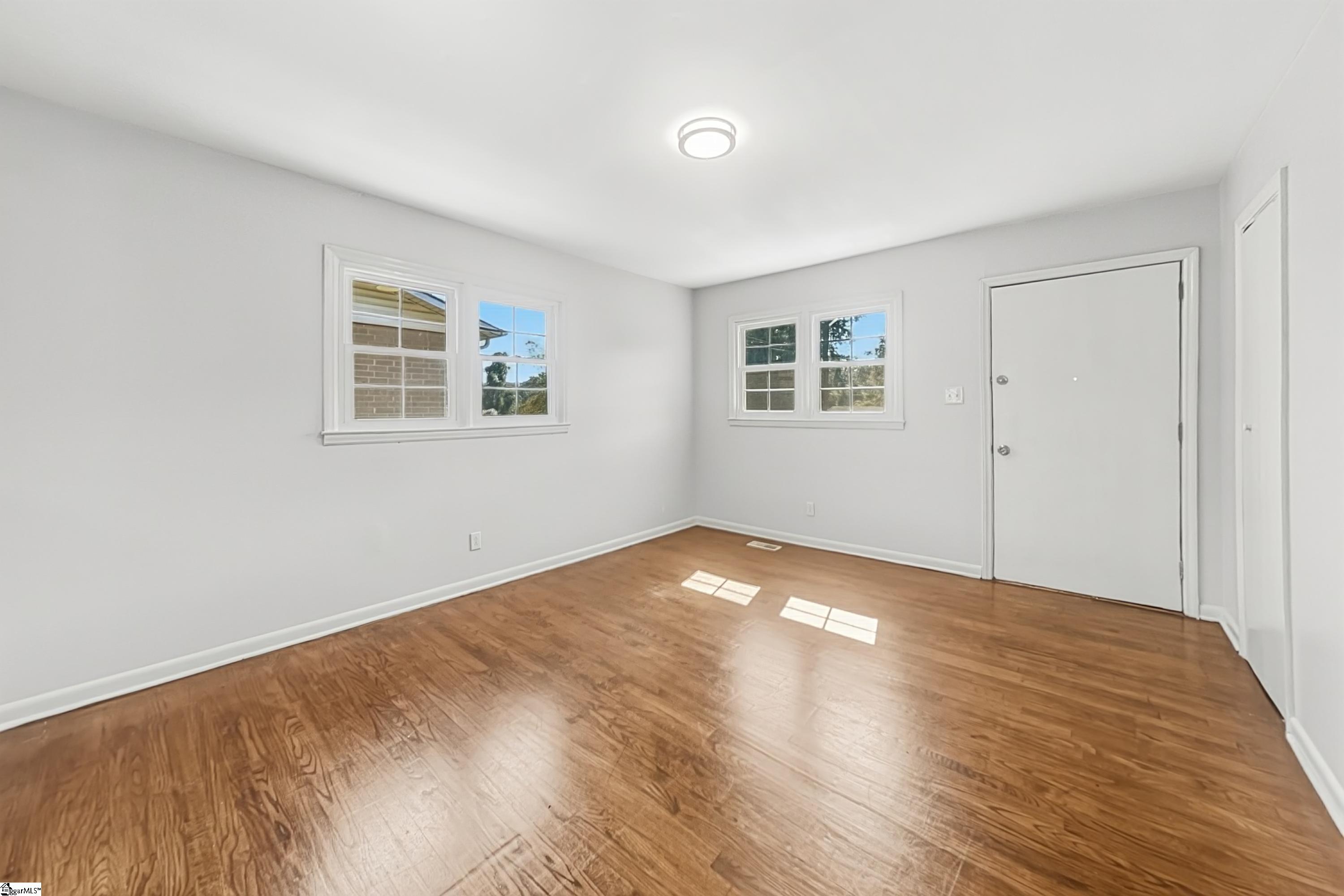 Photo 2 of Single family home for sale at 121 Norris Ct, Spartanburg, SC 29306 | MLS# 1607092 | Listing updated on 2026-10-20