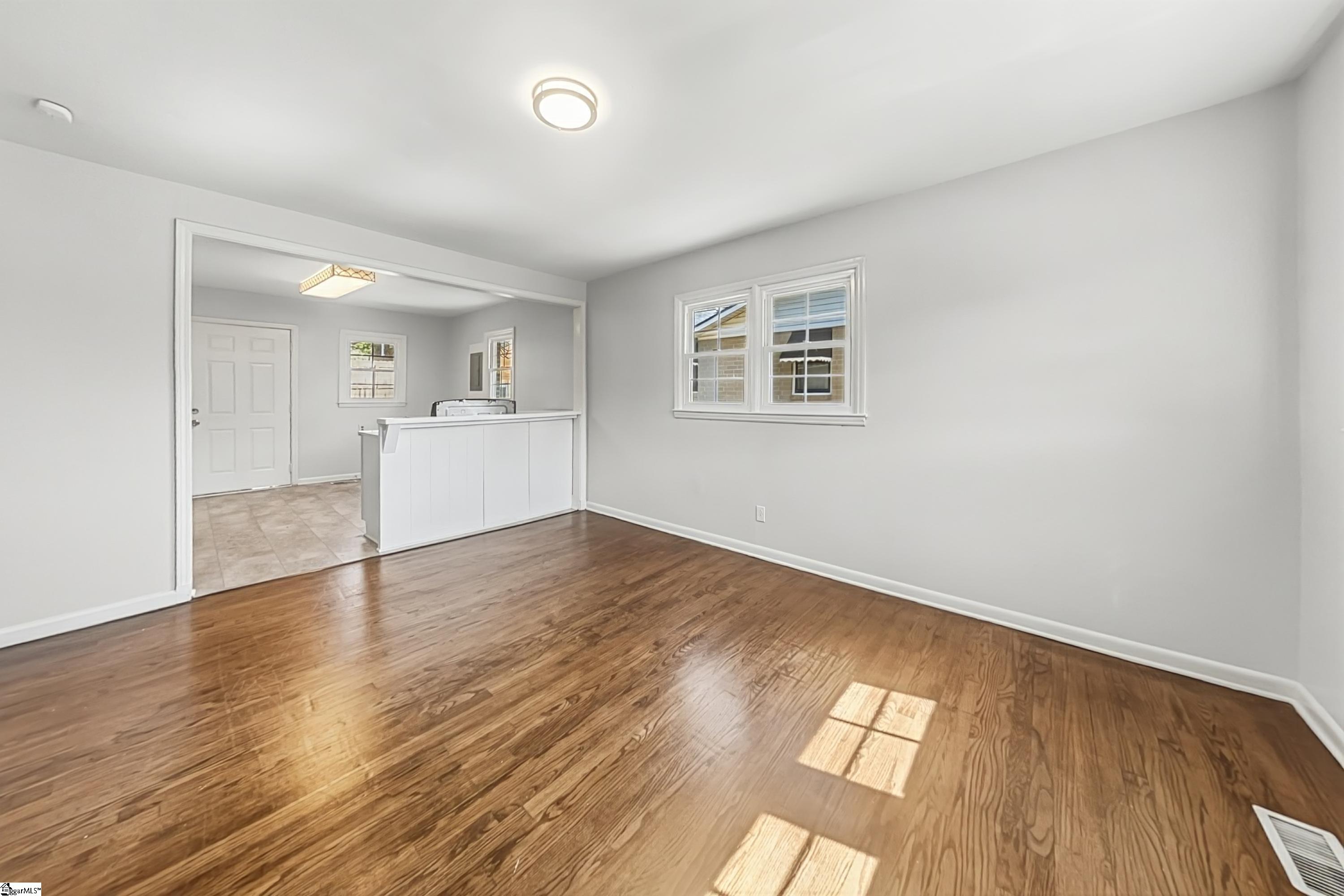 Photo 3 of Single family home for sale at 121 Norris Ct, Spartanburg, SC 29306 | MLS# 1607092 | Listing updated on 2026-10-20