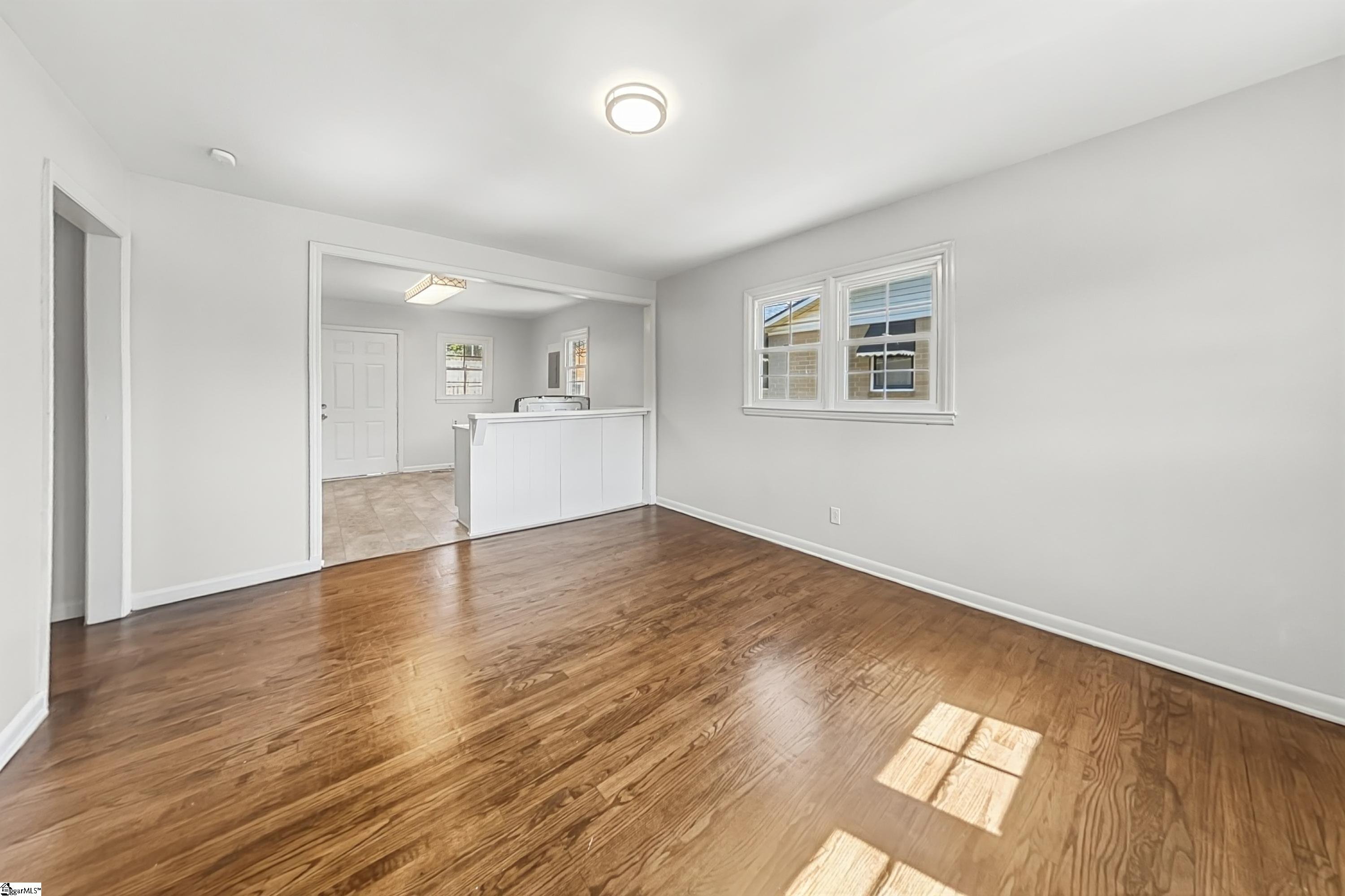 Photo 3 of Single family home for sale at 121 Norris Ct, Spartanburg, SC 29306 | MLS# 1607092 | Listing updated on 2026-10-20