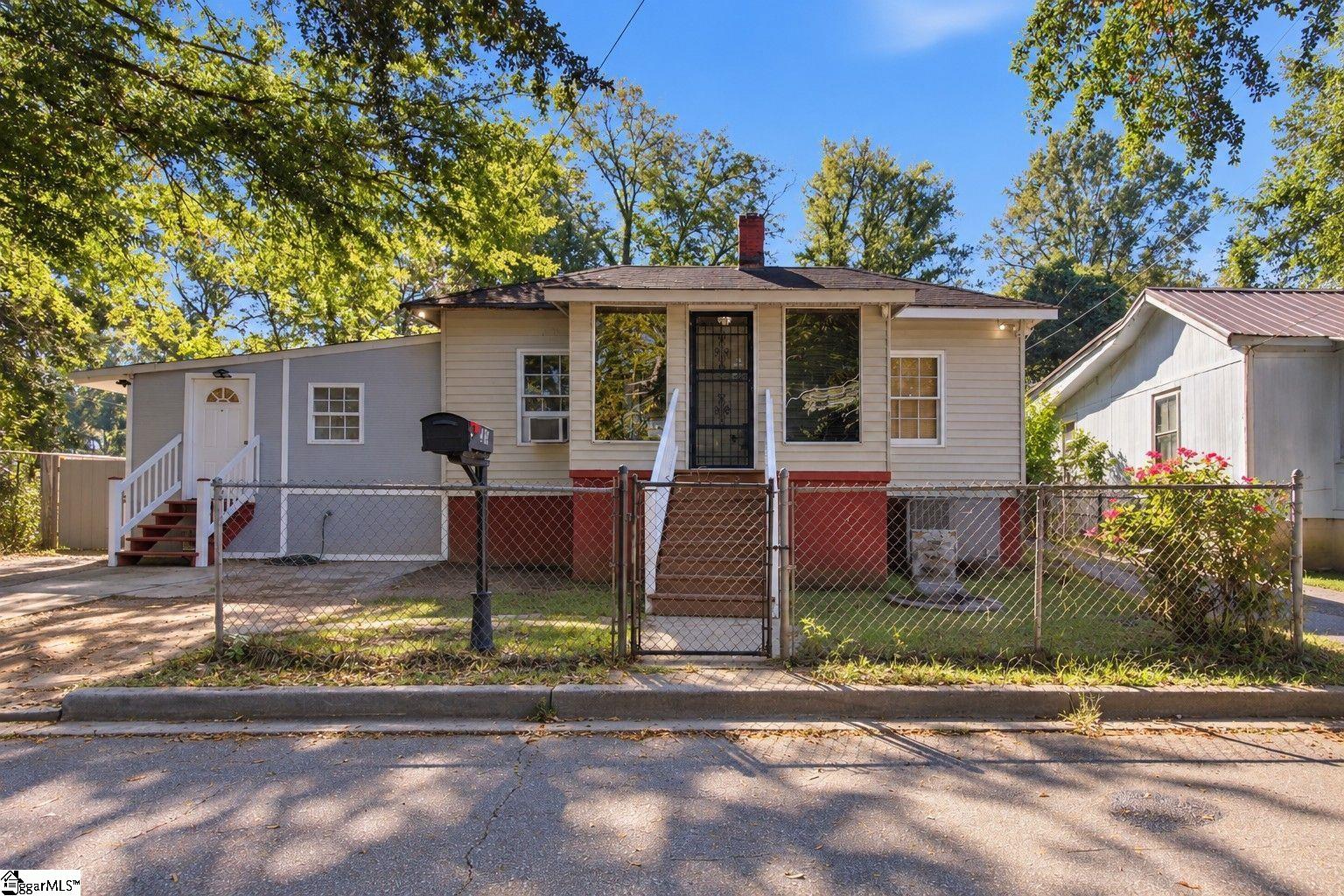 418 Douglas Street