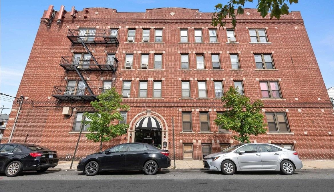 680 KENNEDY BLVD - Photo 3