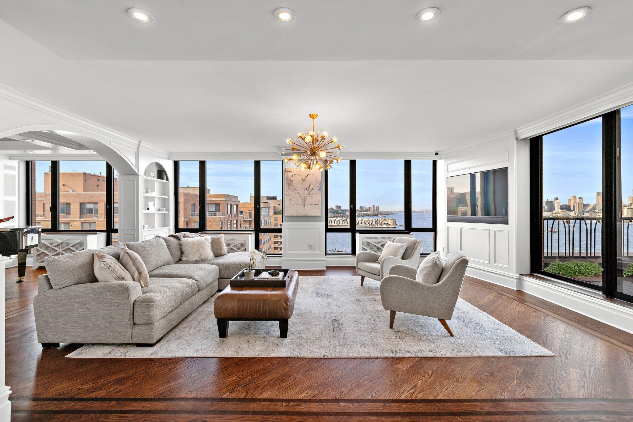 2 CONSTITUTION CT - Photo 2