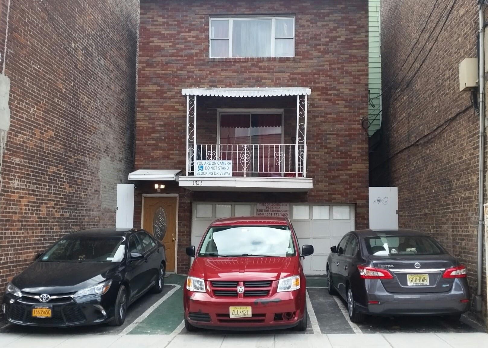 1215 BERGENLINE AVE - Photo 4