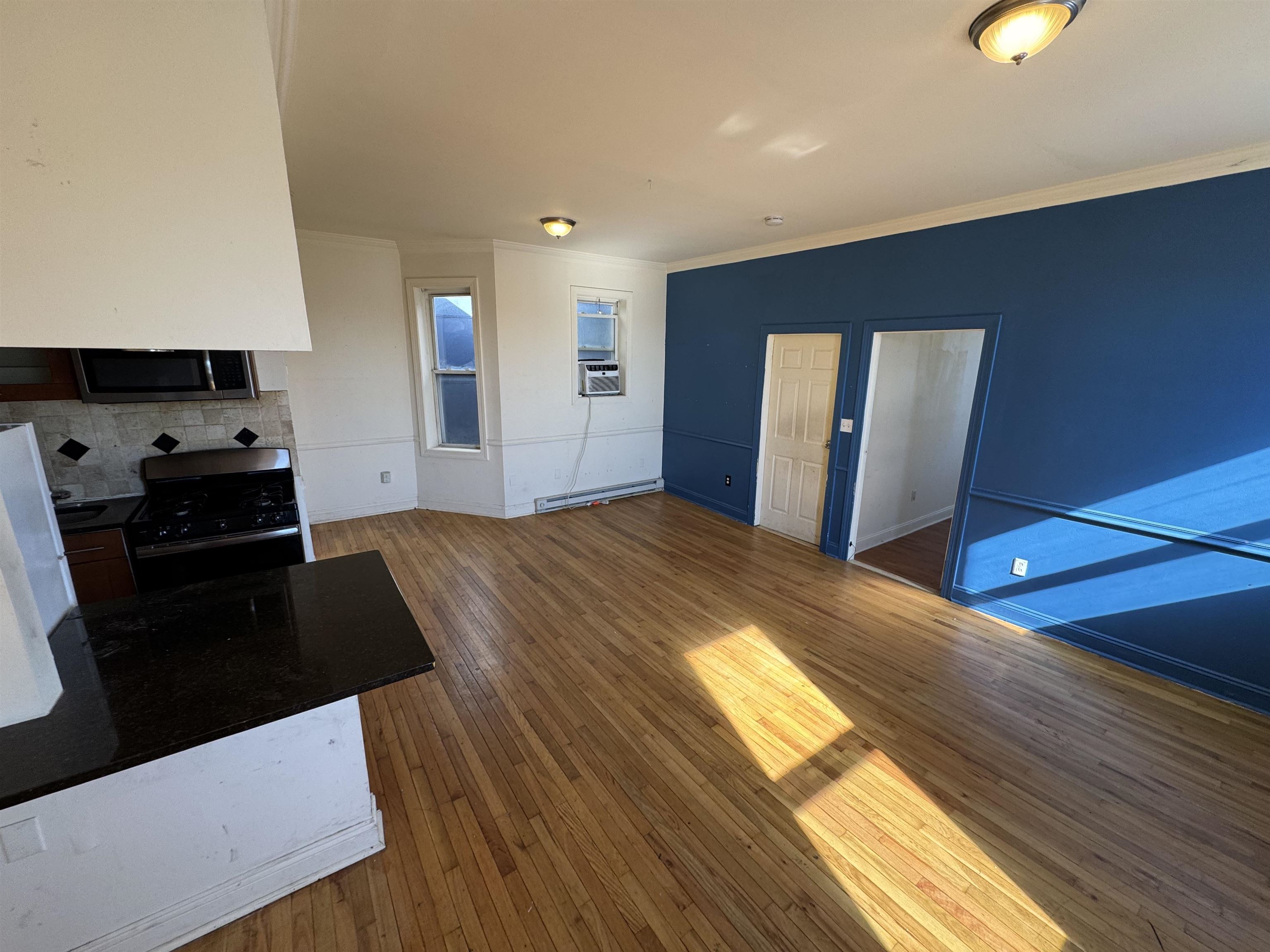 372 COMMUNIPAW AVE #4R