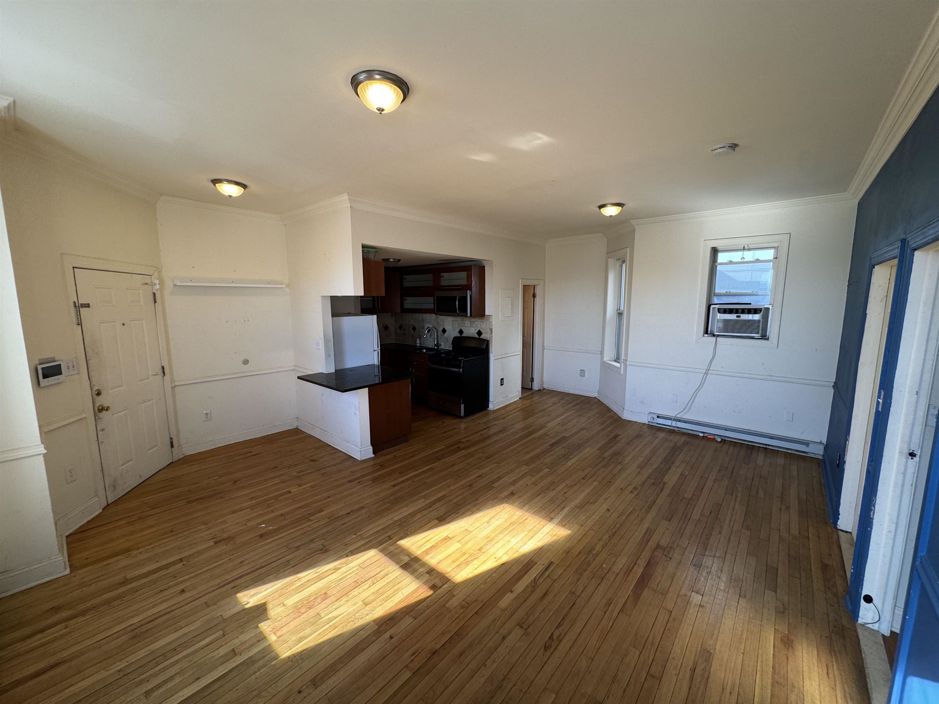 372 COMMUNIPAW AVE #4R