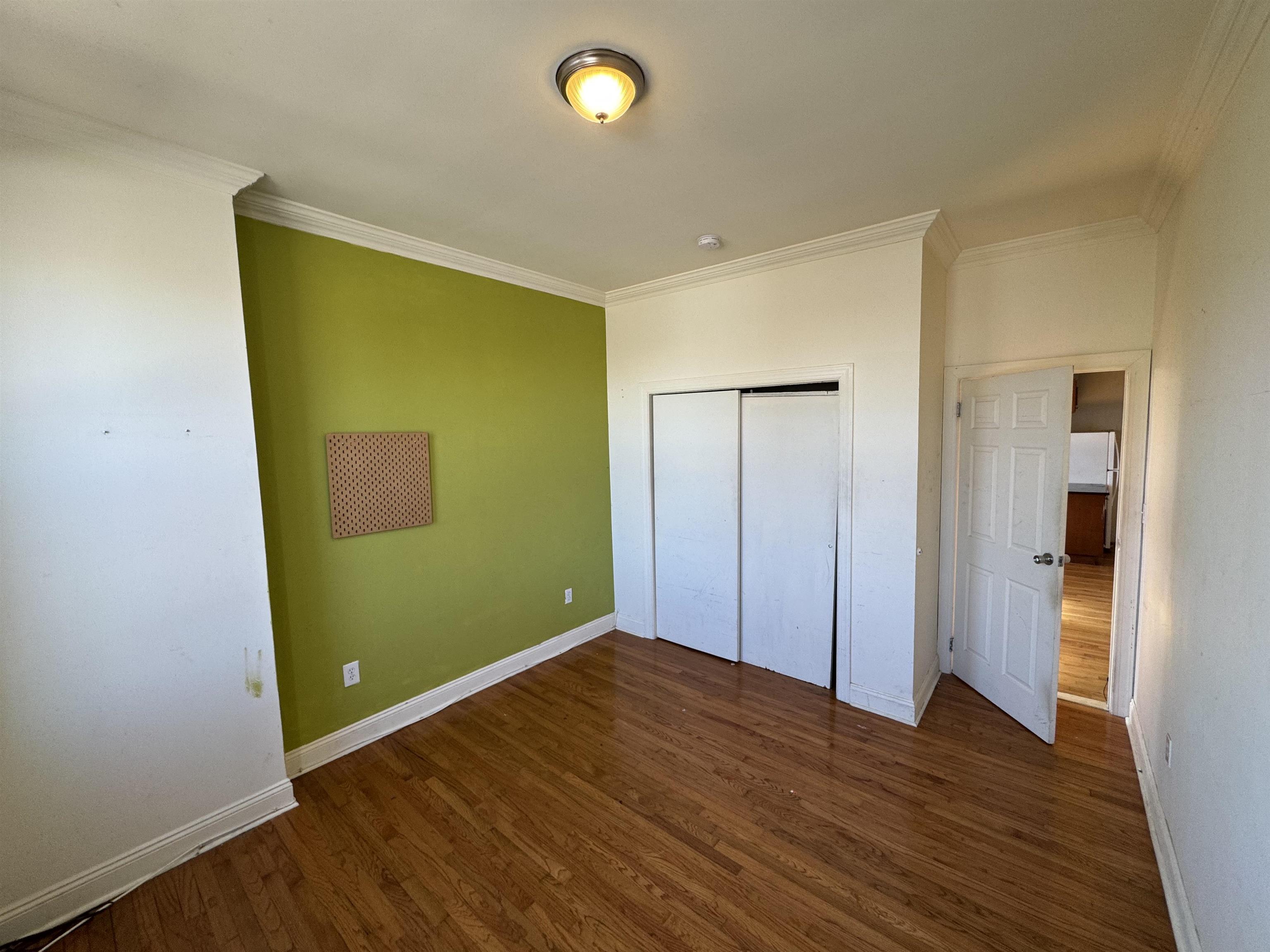 372 COMMUNIPAW AVE - Photo 4