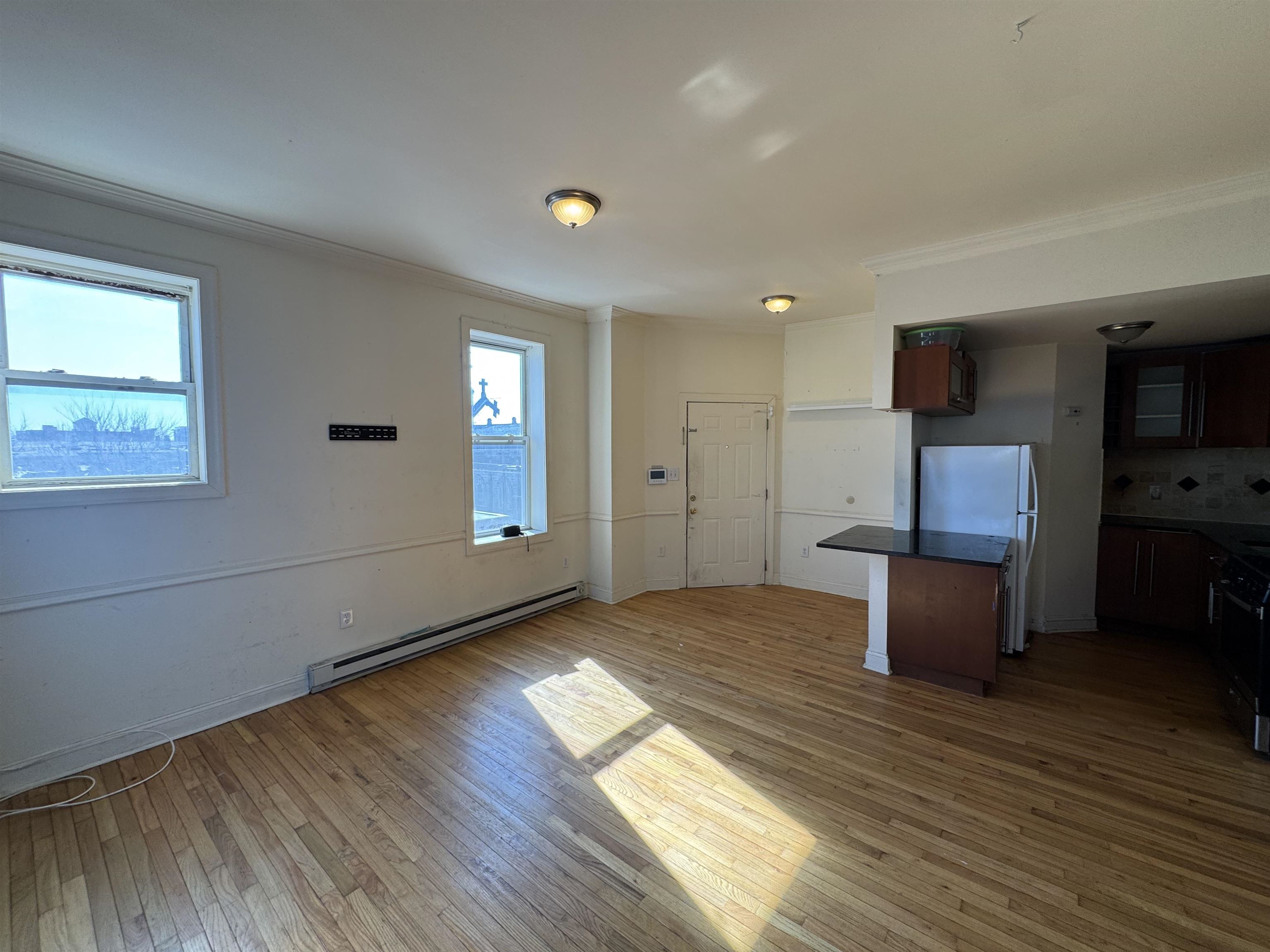 372 COMMUNIPAW AVE - Photo 5