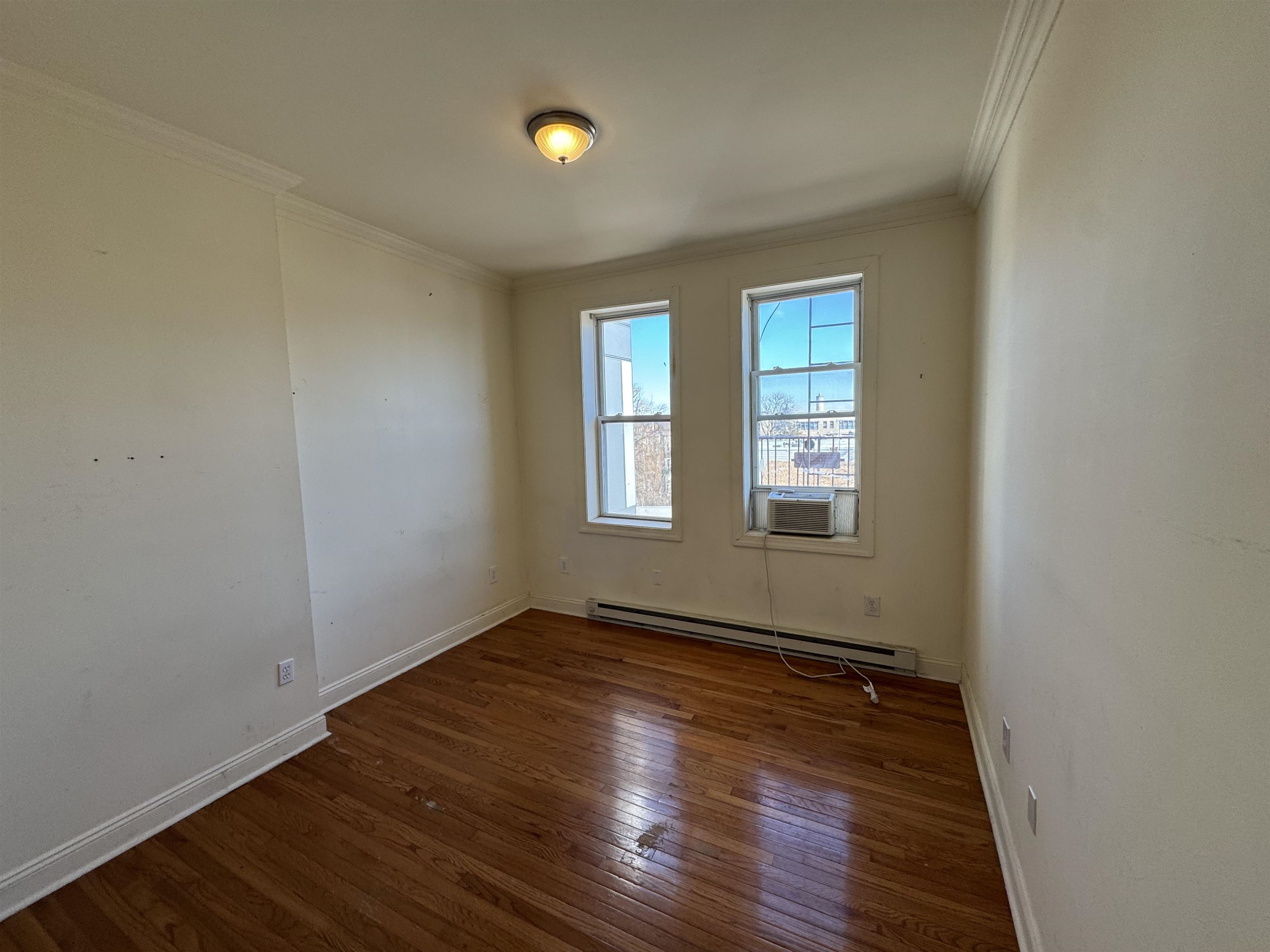 372 COMMUNIPAW AVE #4R