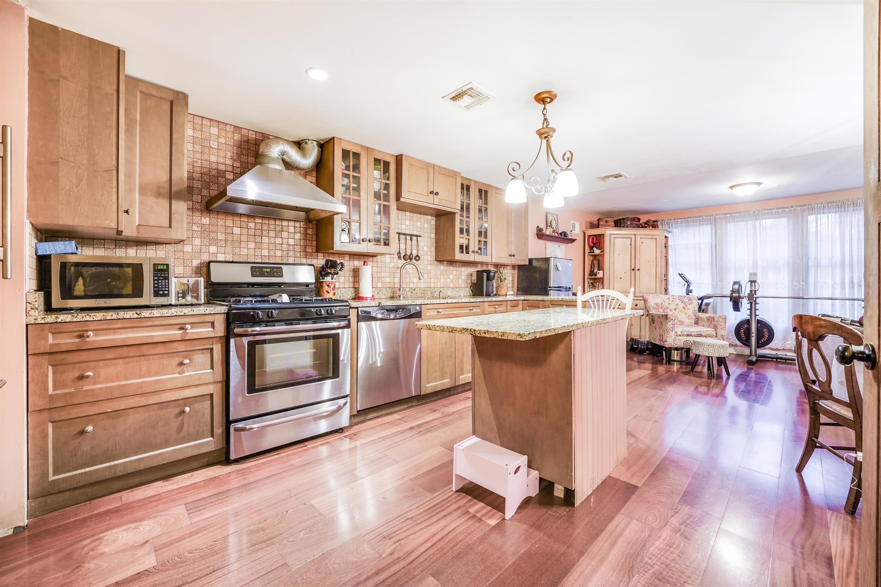 372 5TH ST - Photo 2