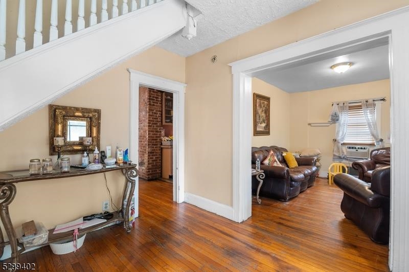 27 DONALDSON AVE - Photo 3