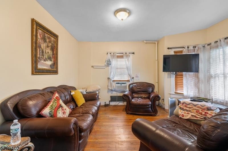 27 DONALDSON AVE - Photo 4