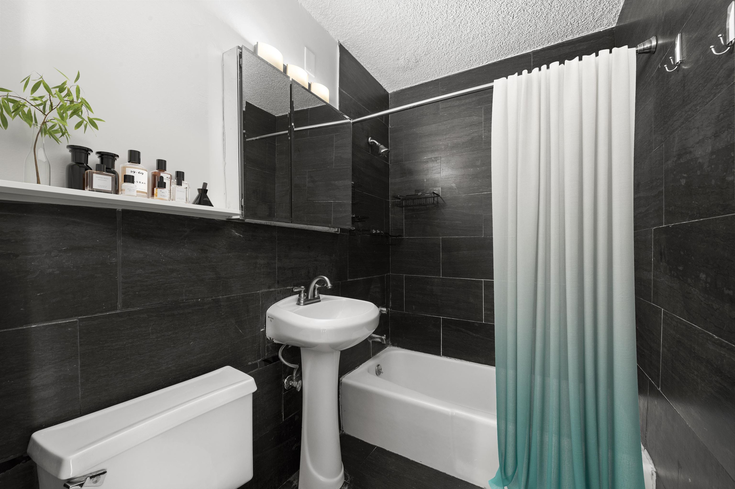 100 MANHATTAN AVE - Photo 5