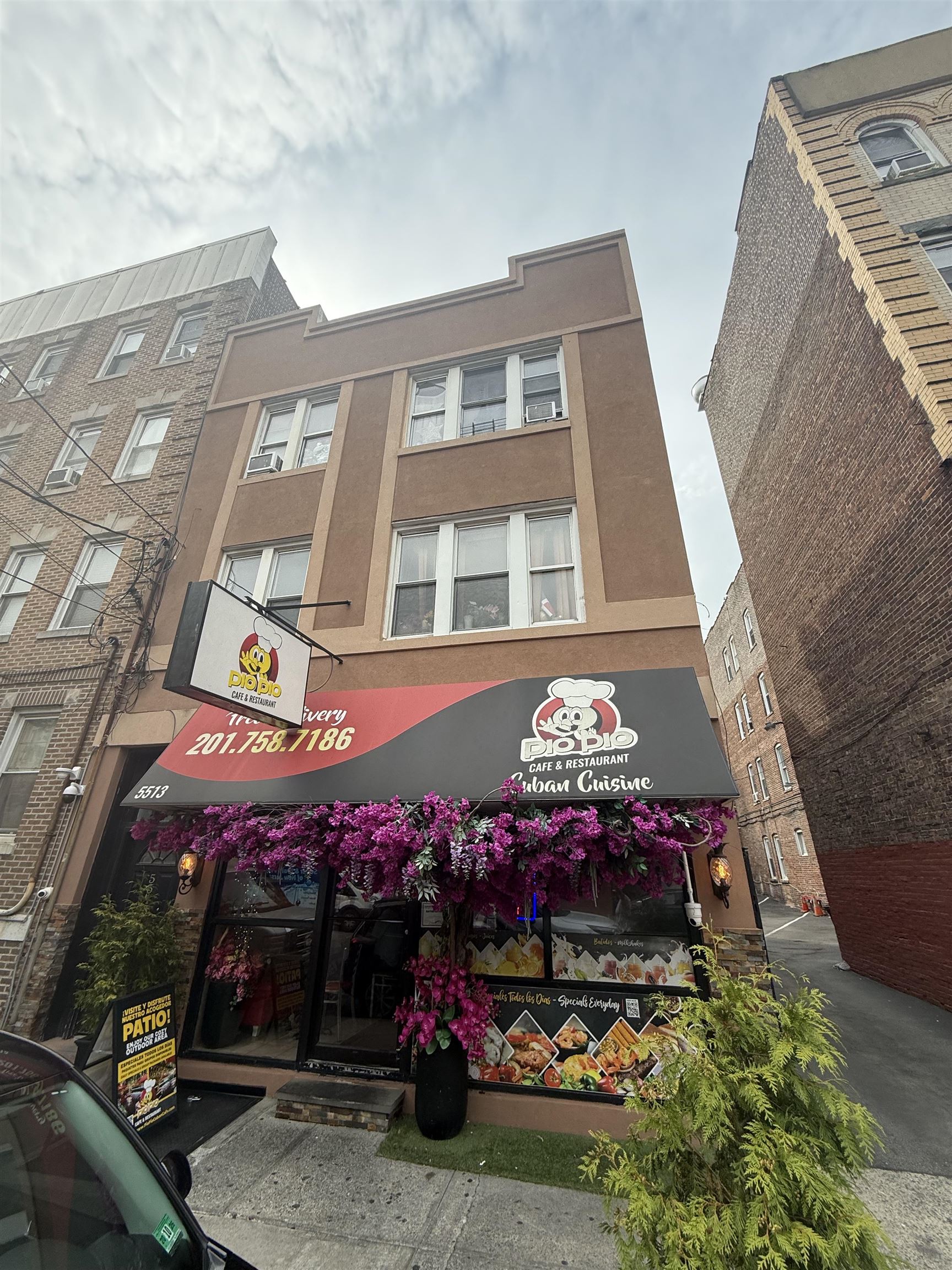 5513 HUDSON AVE - Photo 1