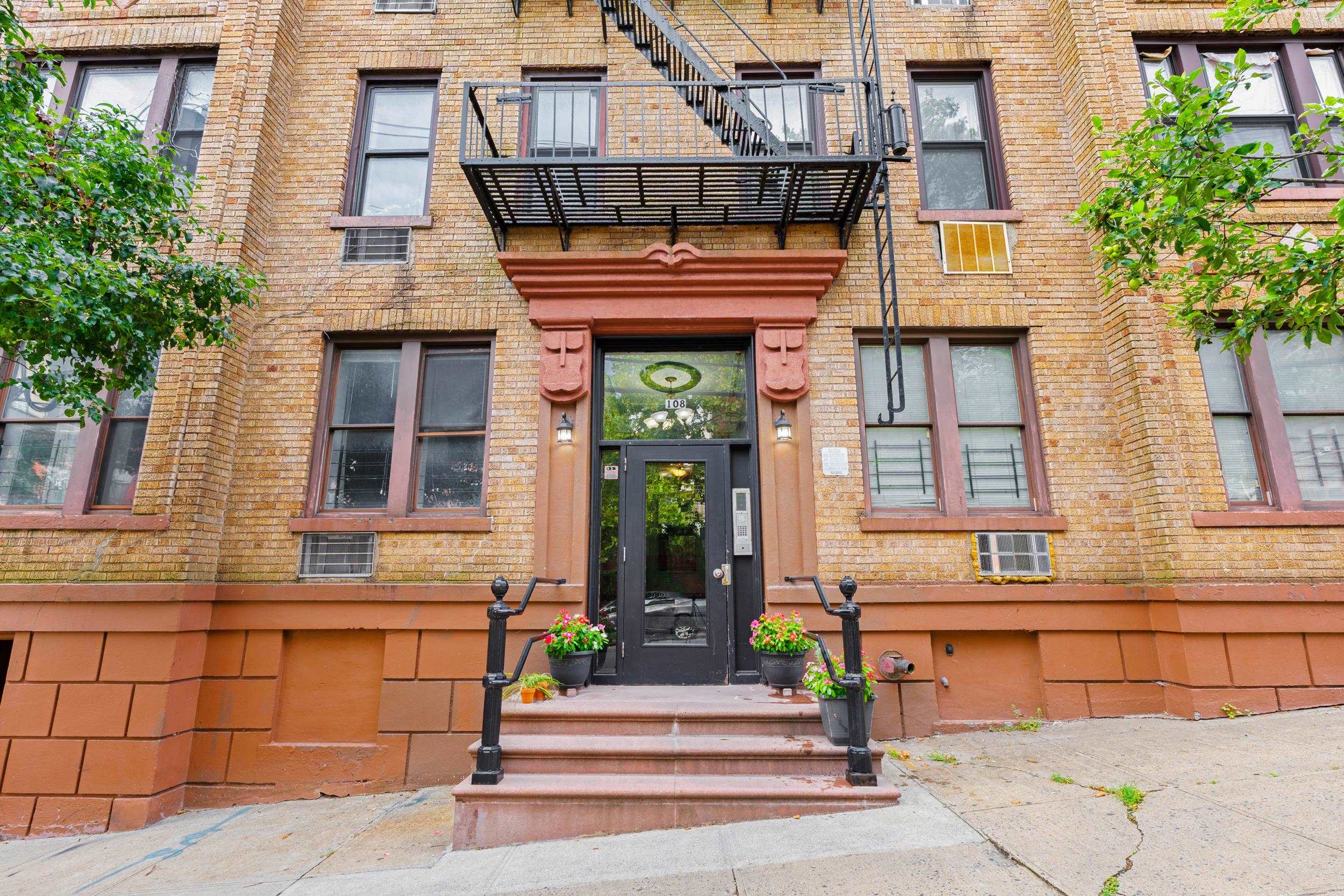 108 WALDO AVE - Photo 4