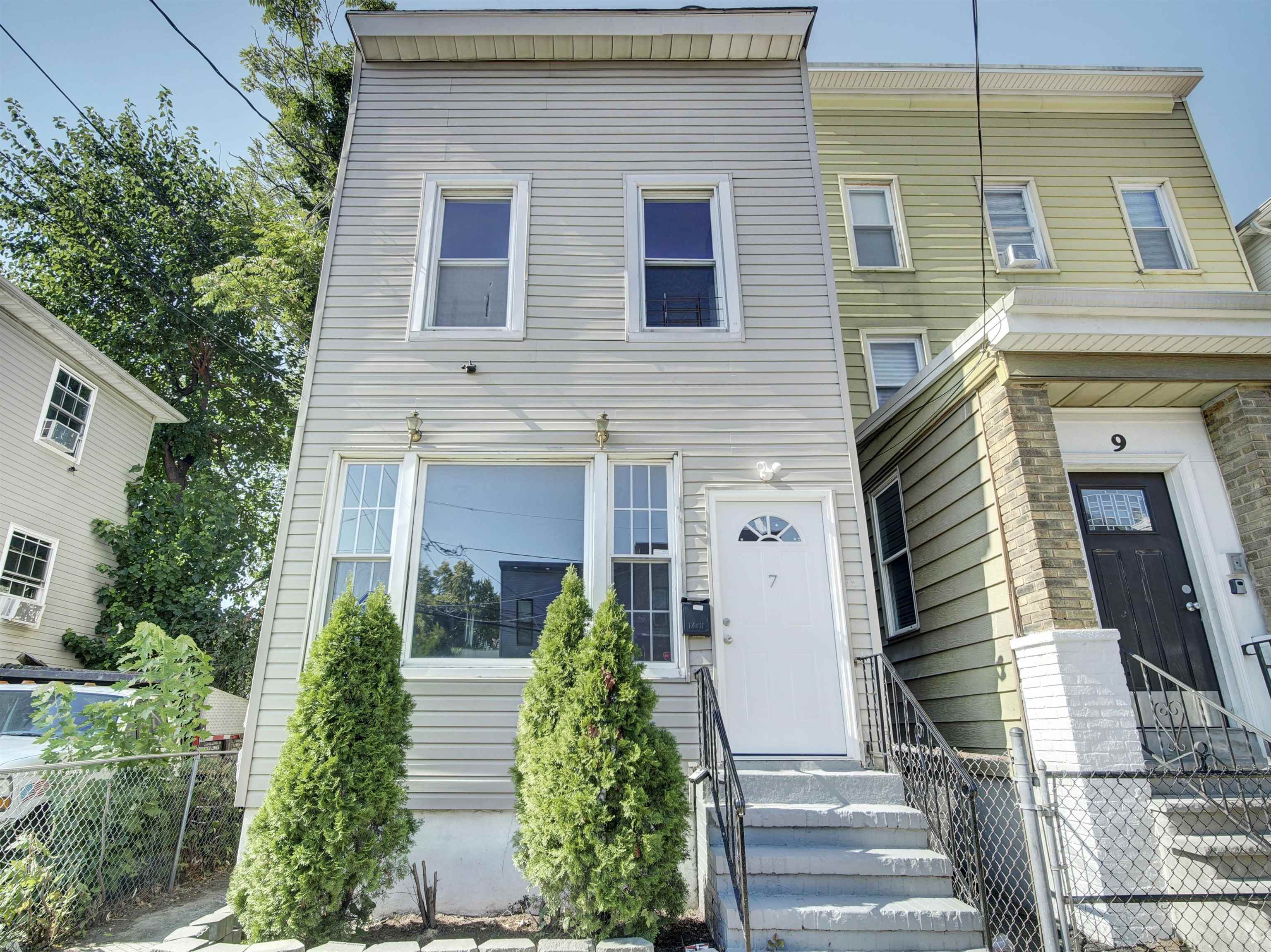 7 STEVENS AVE - Photo 1