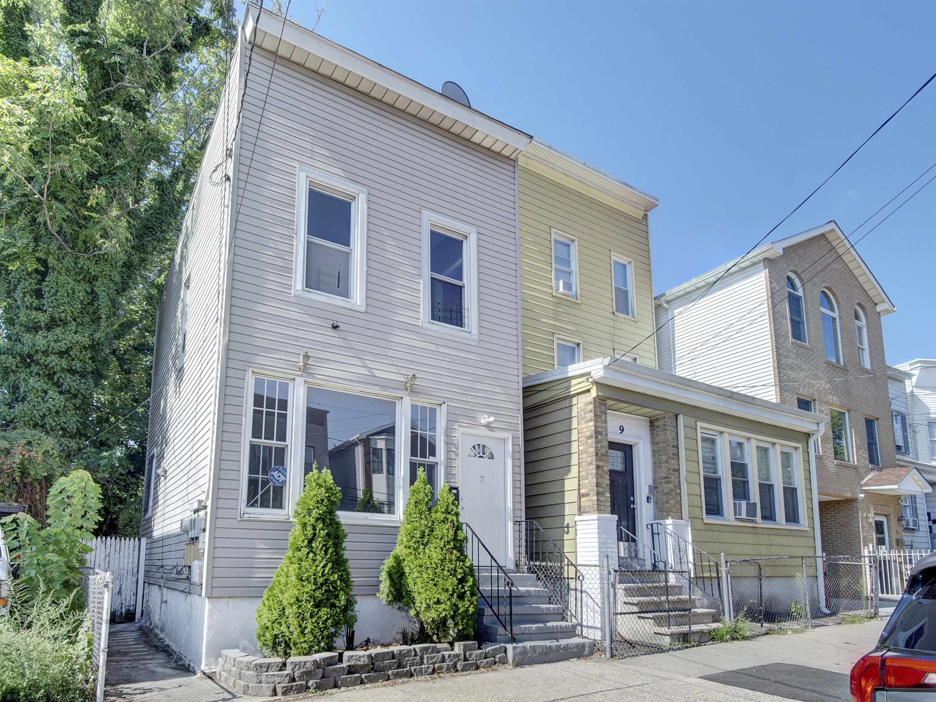 7 STEVENS AVE - Photo 2