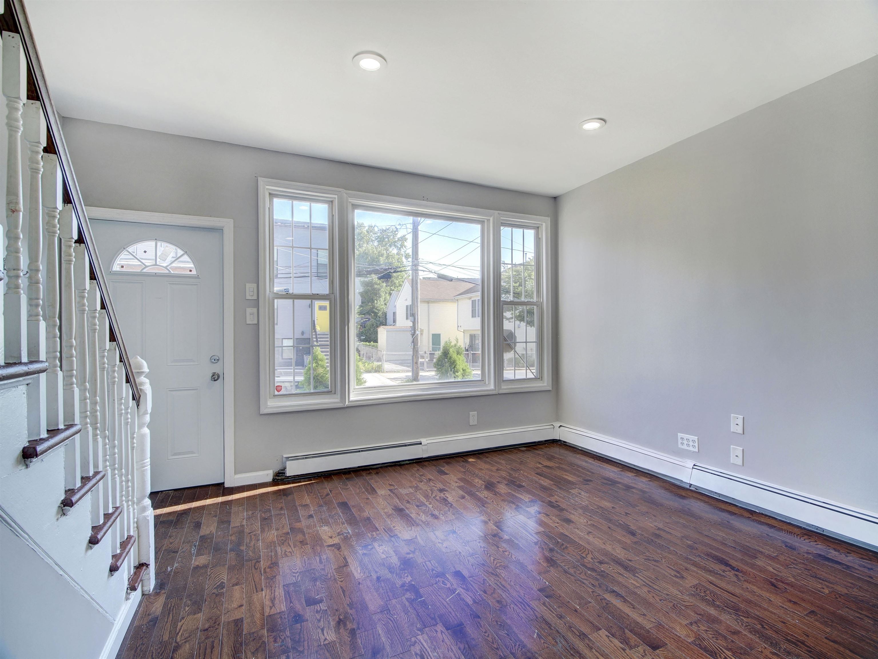 7 STEVENS AVE - Photo 4