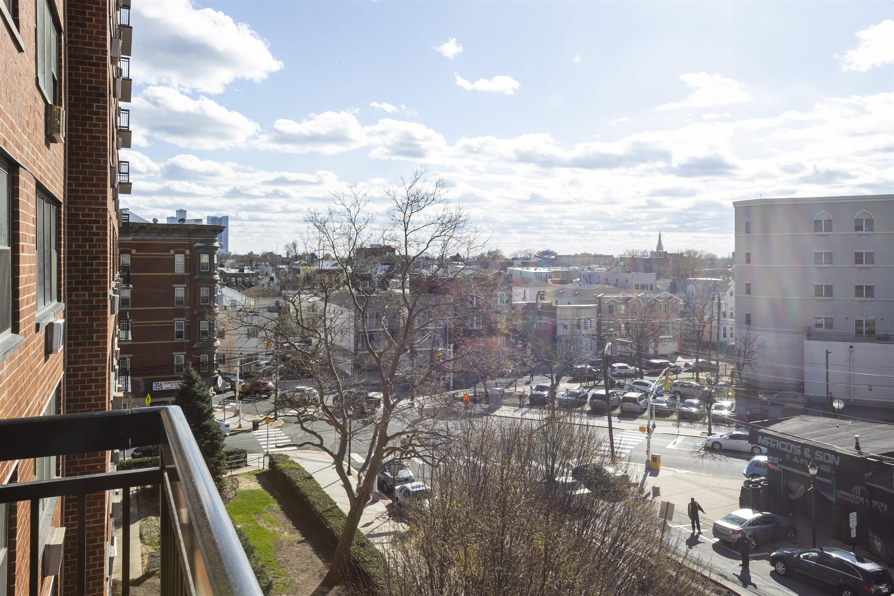 500 CENTRAL AVE #520