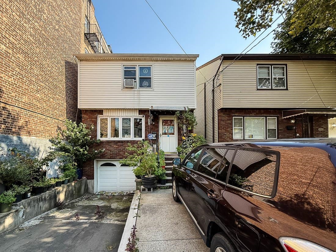 236 GARFIELD AVE - Photo 2