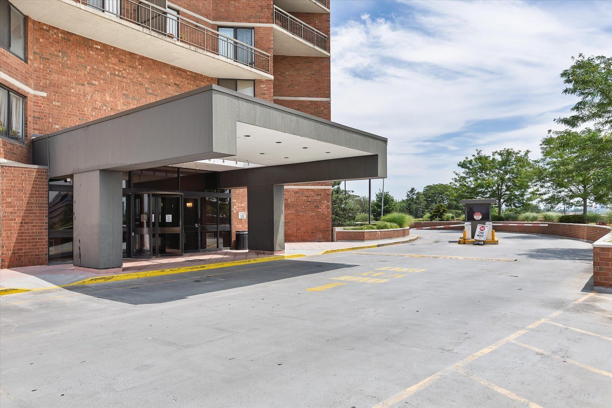 1705 HARMON COVE TOWER - Photo 2