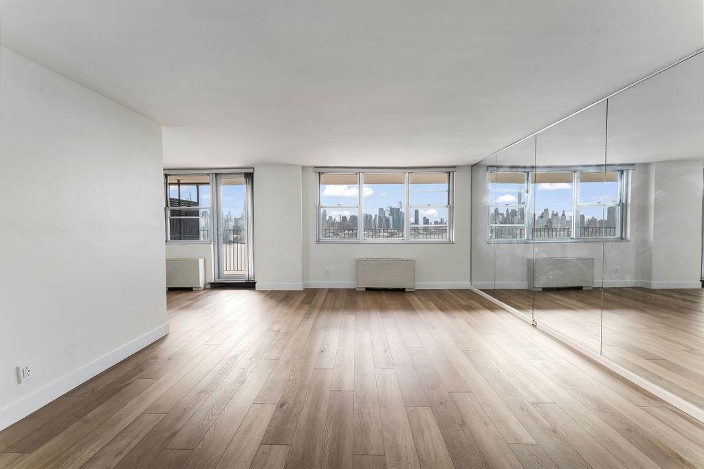 6040 BLVD EAST - Photo 4