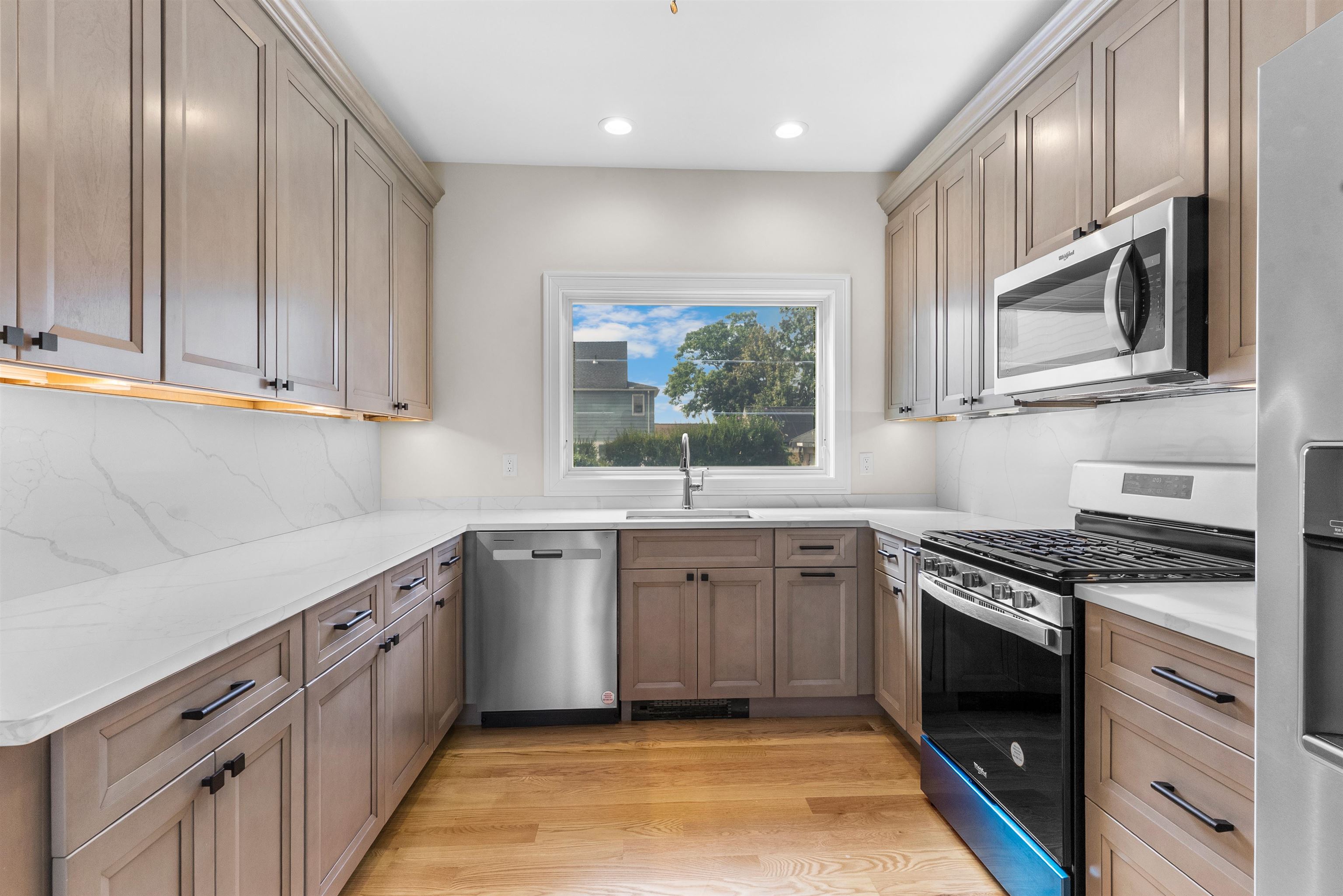 182B EAST 25TH ST - Photo 2