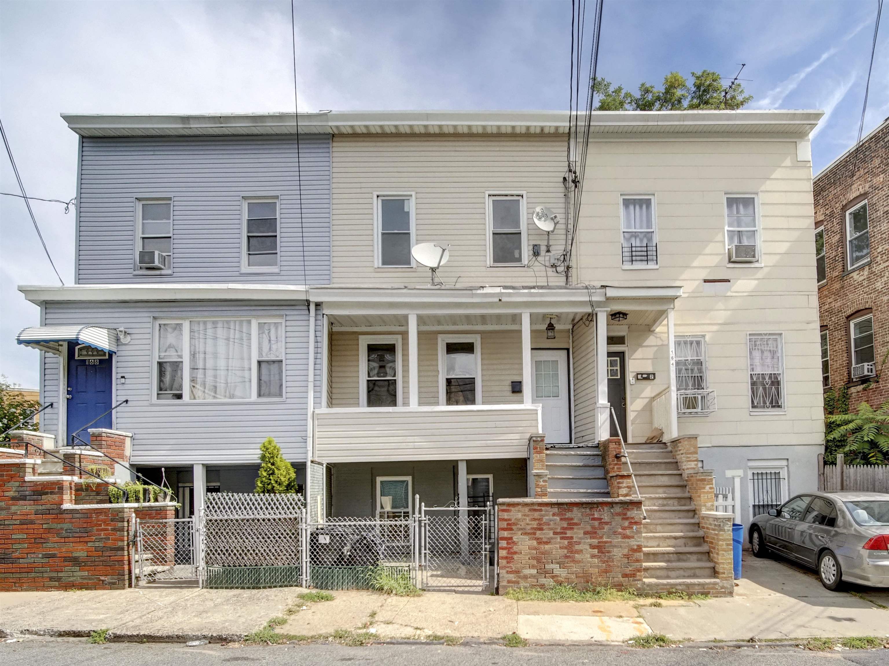 166 CATOR AVE - Photo 1