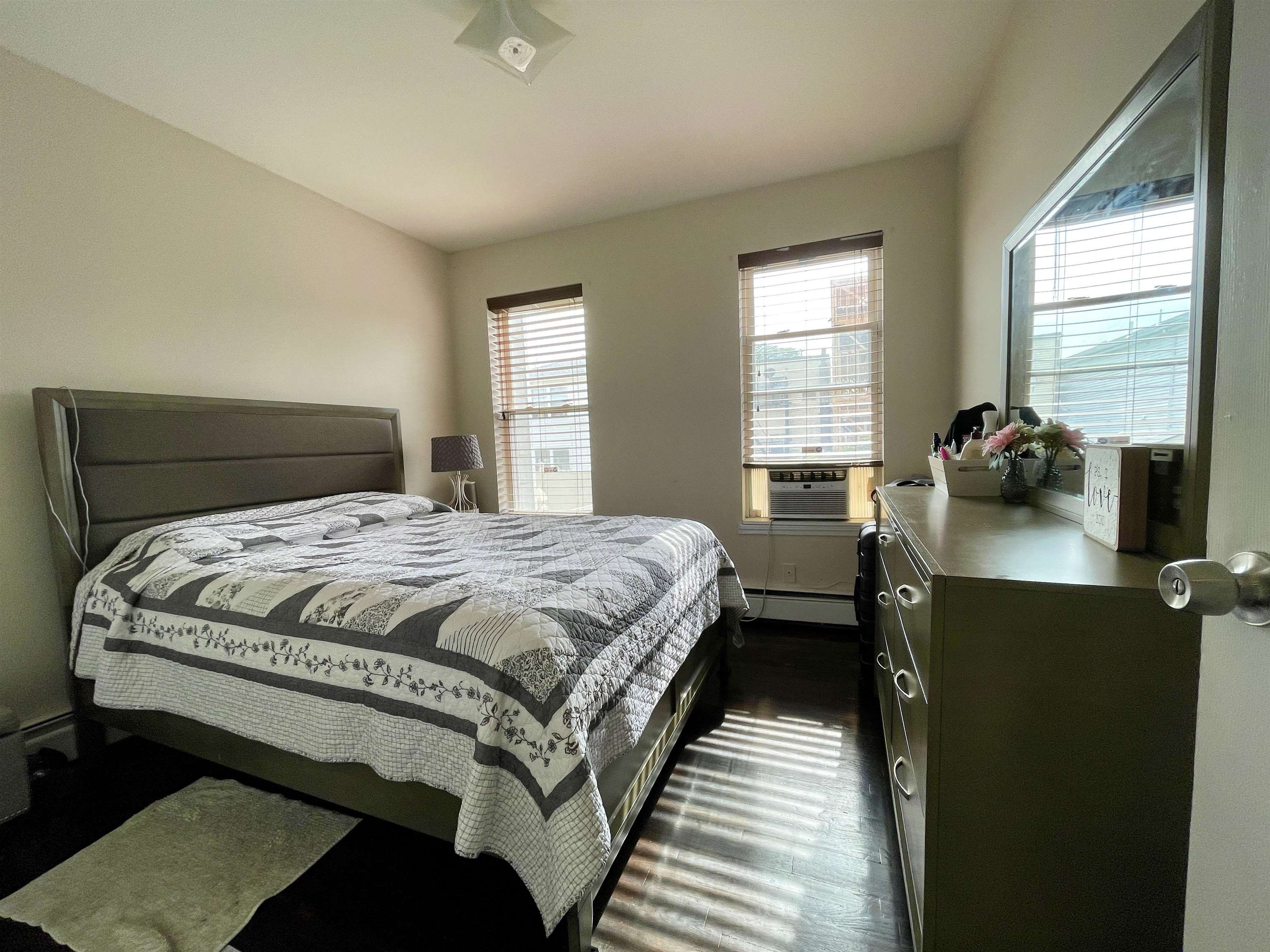 231 GRIFFITH ST - Photo 2