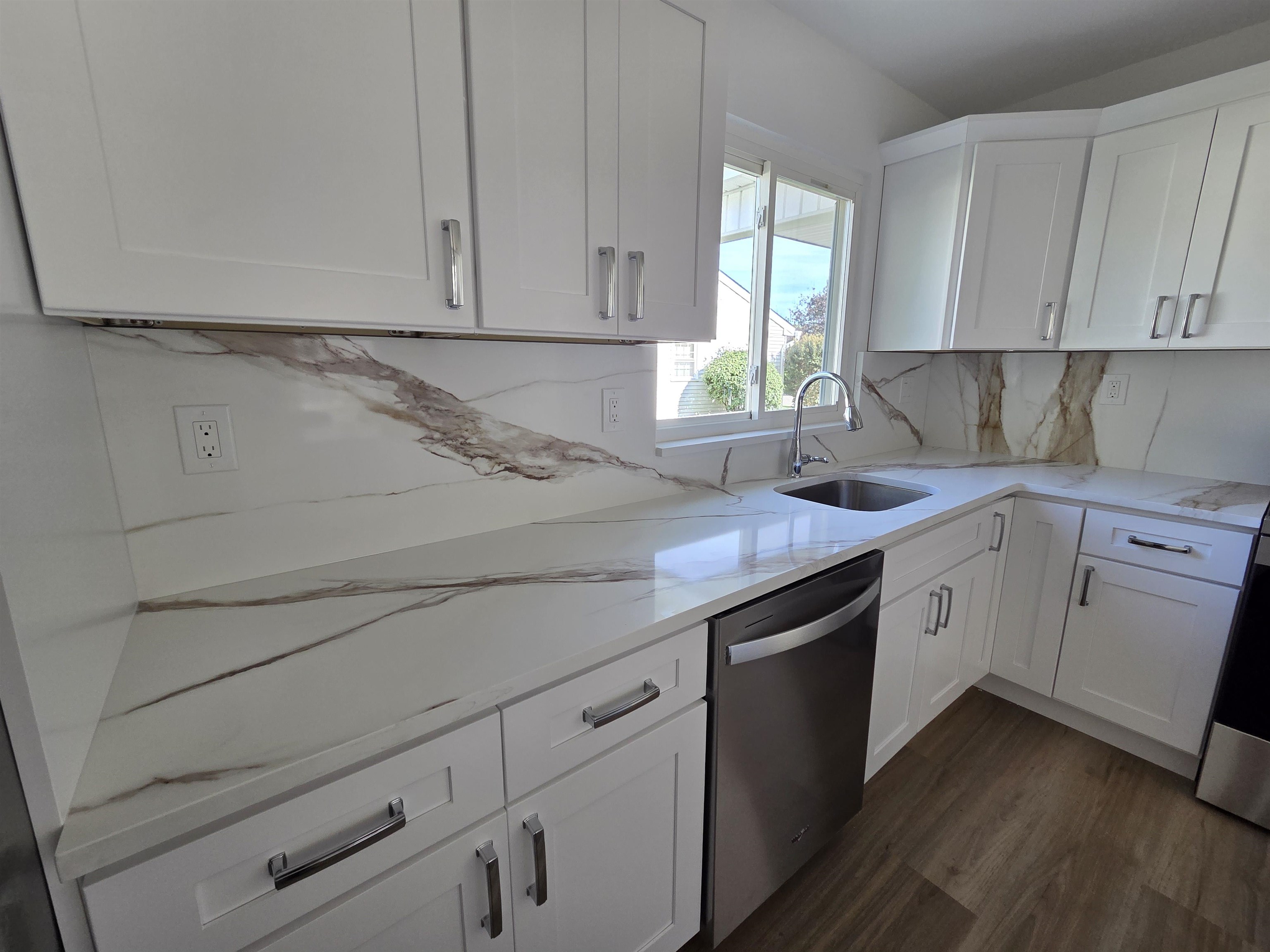 93 MANSFIELD AVE - Photo 3