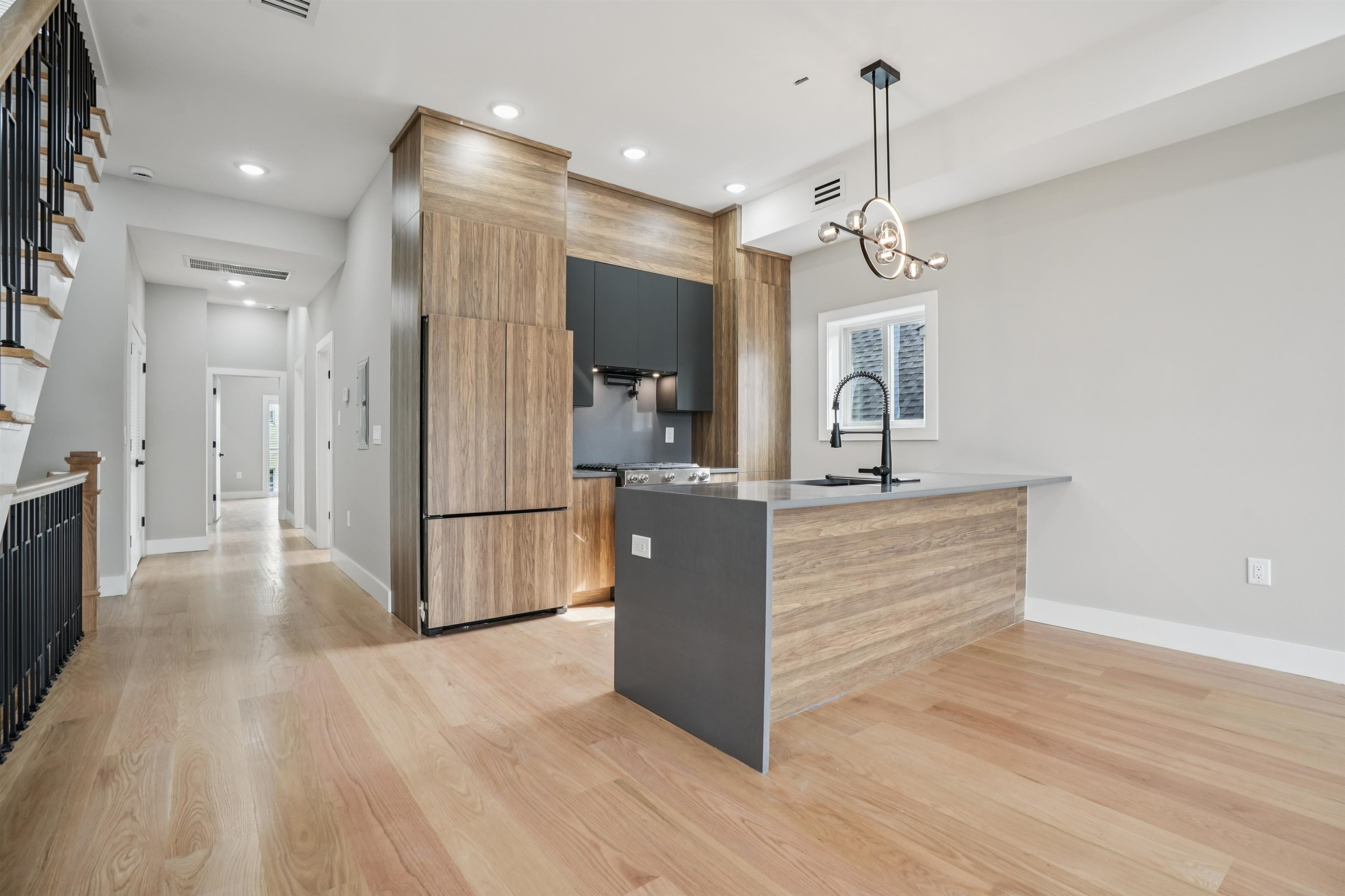 68 THORNE ST - Photo 4