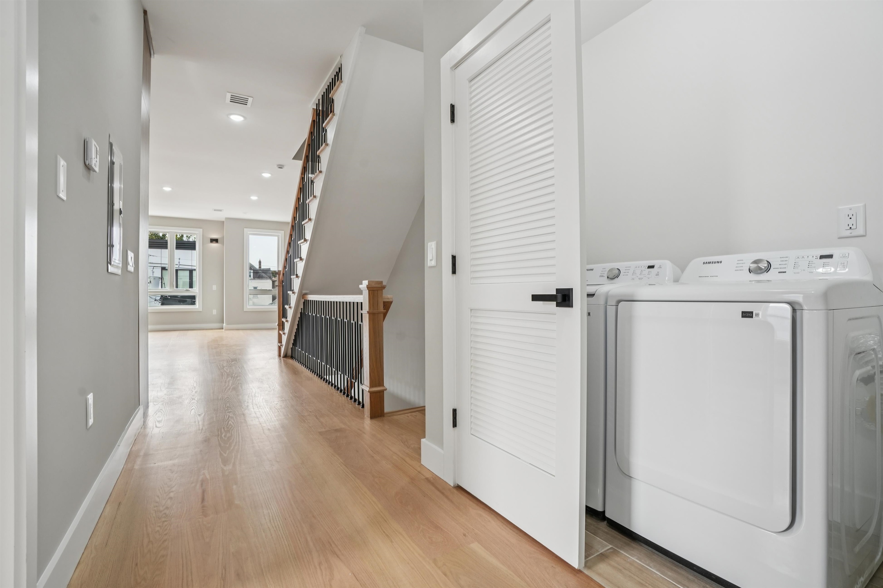 68 THORNE ST - Photo 5