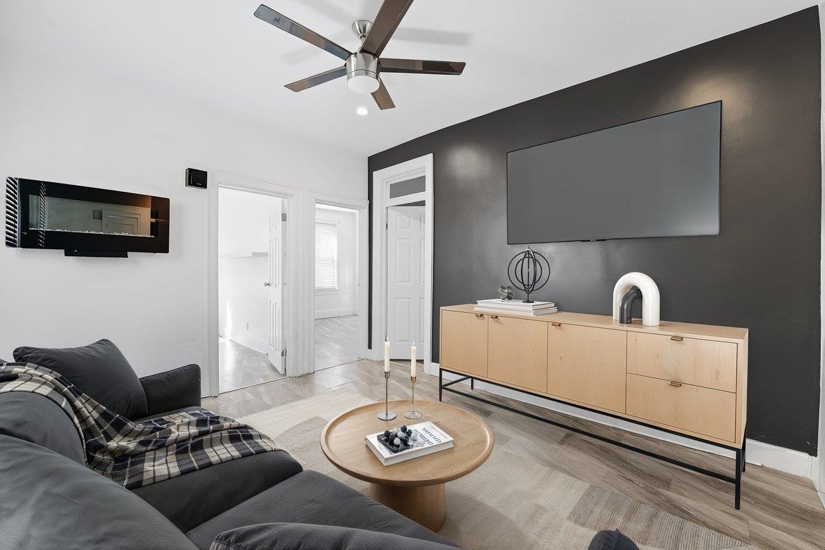 301 EGE AVE - Photo 2