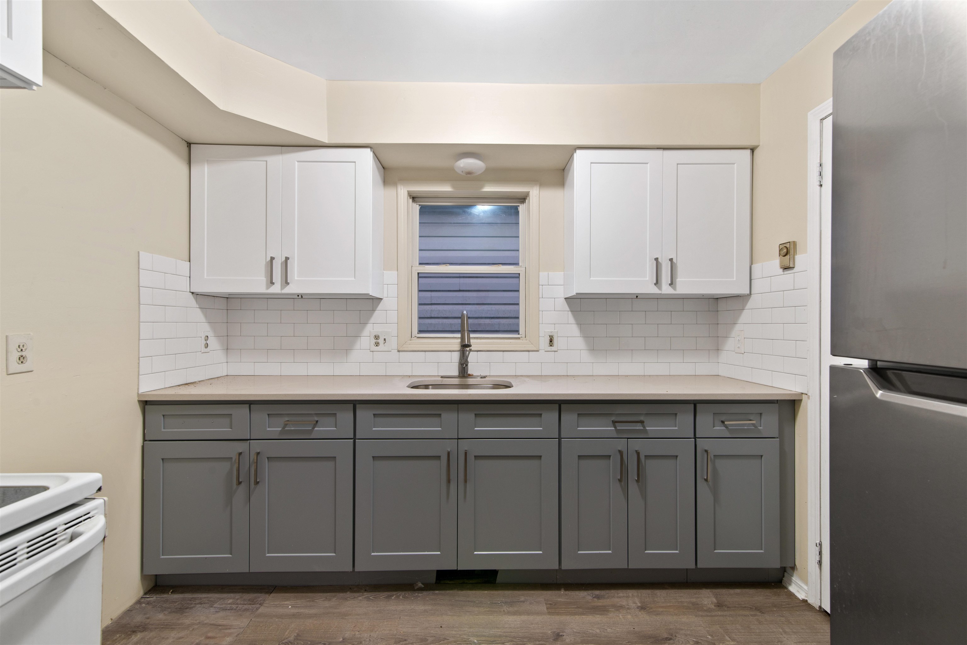 131 ORIENT AVE - Photo 2