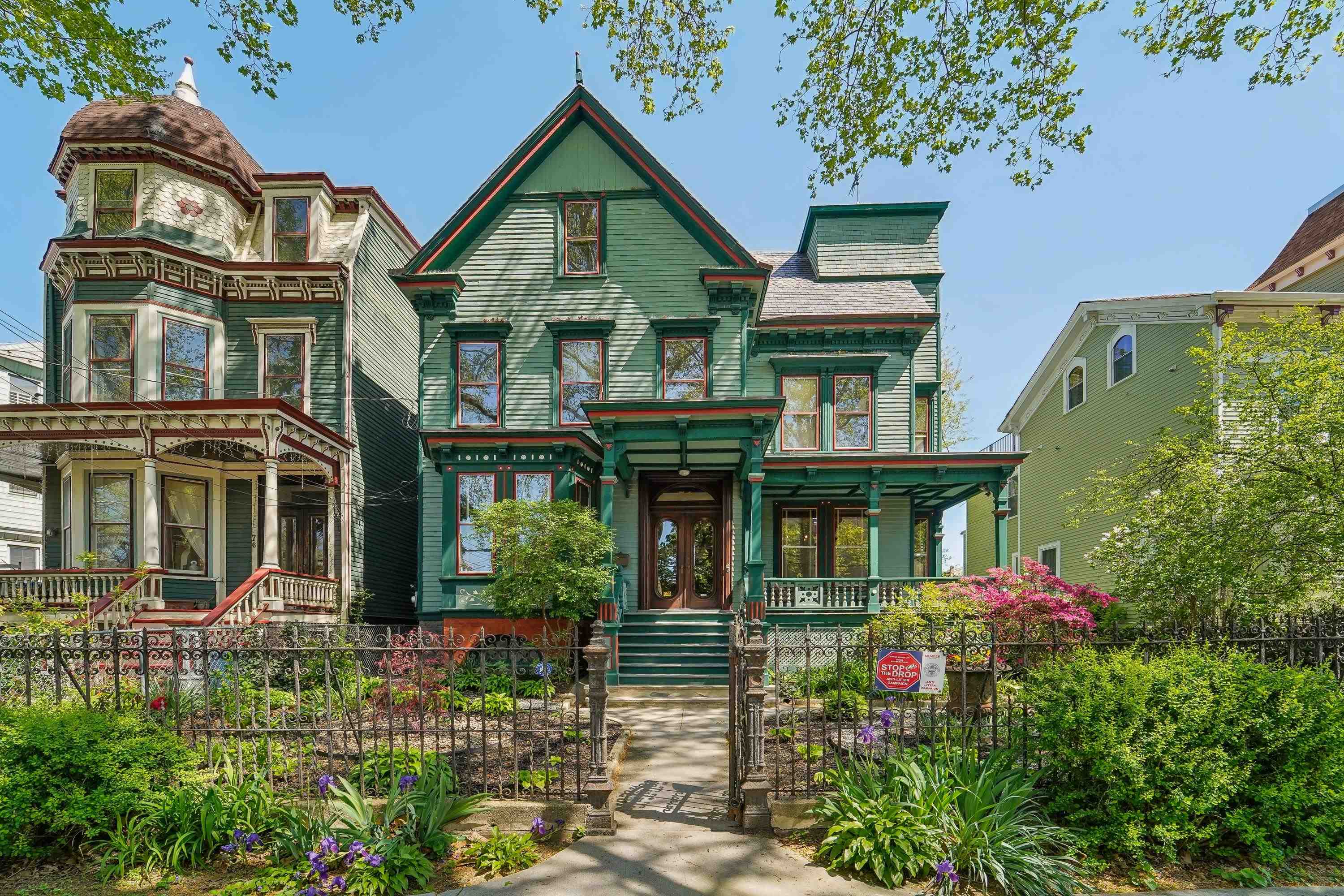 74 SHERMAN PL - Photo 2