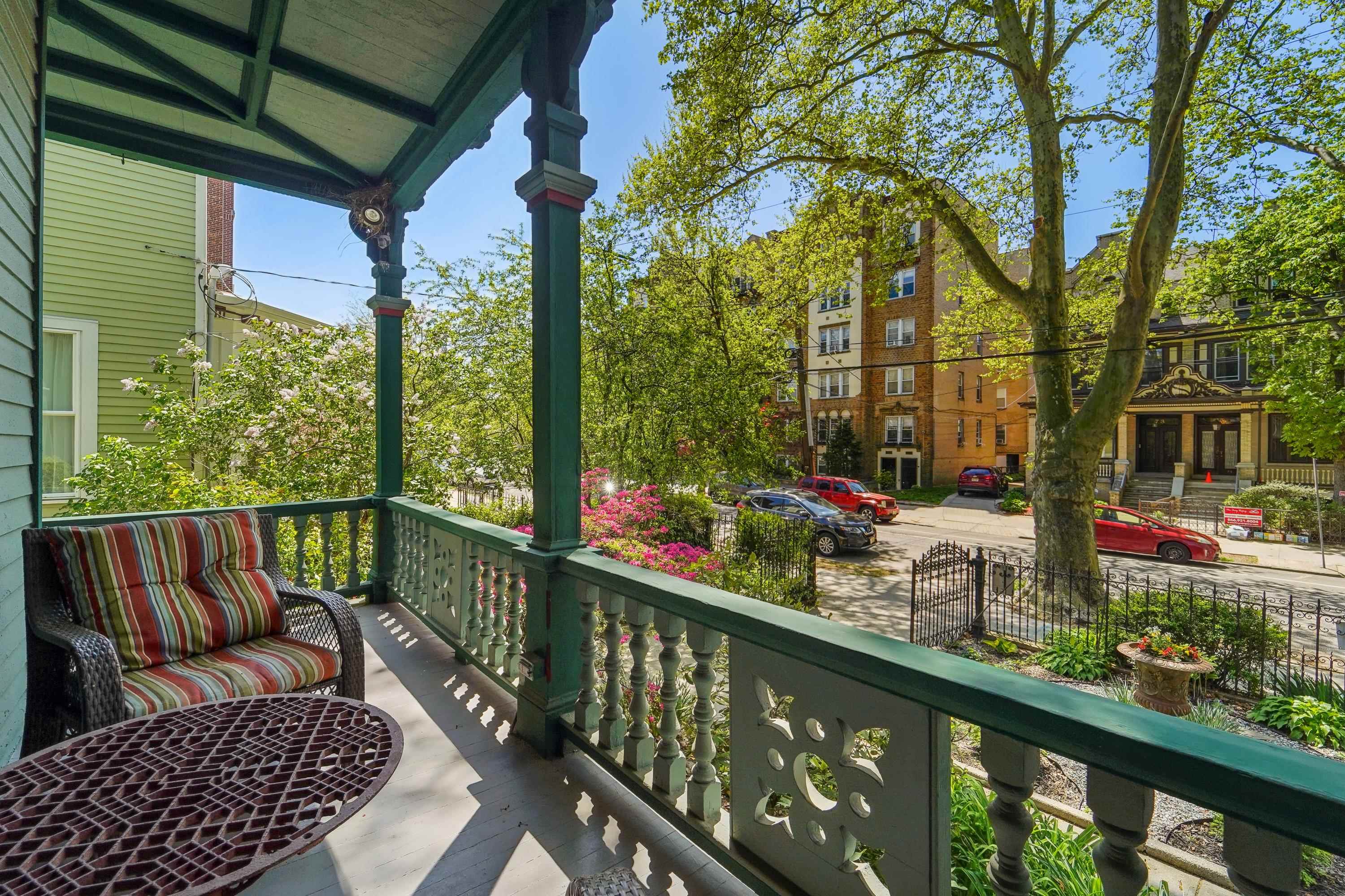 74 SHERMAN PL - Photo 3